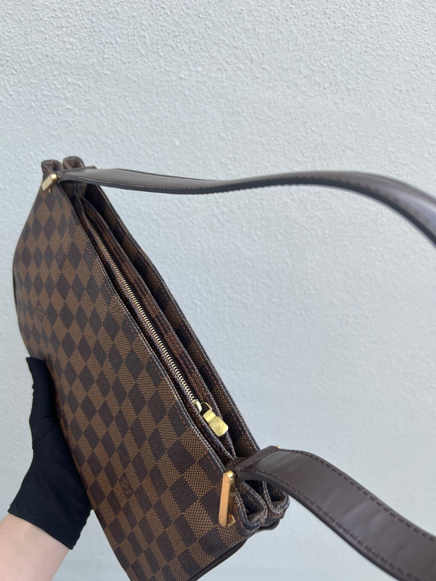 Pre-loved Louis Vuitton Damier Ebene Aubagne Shoulder Bag