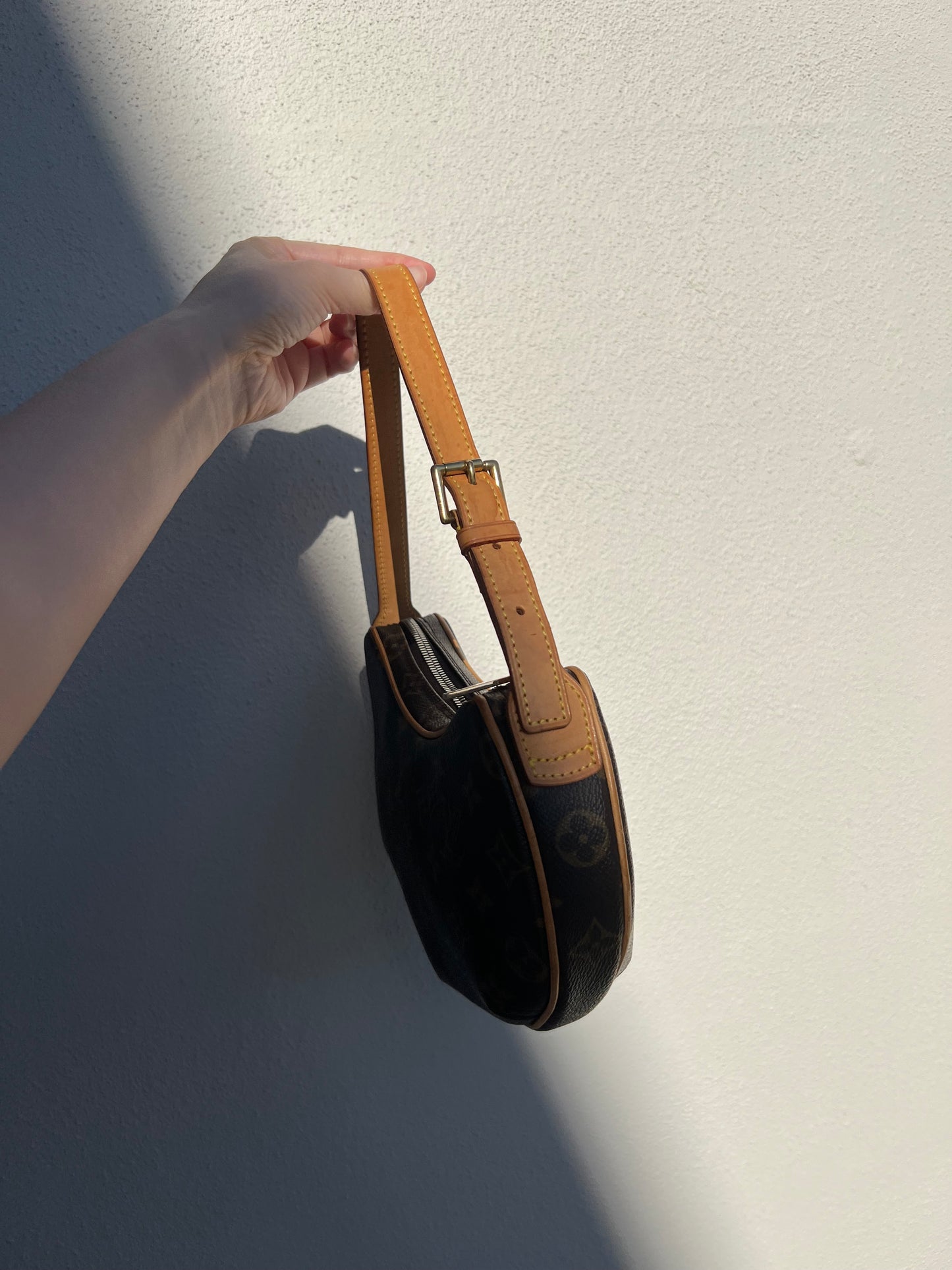 Pre-loved Louis Vuitton Pochette Croissant Shoulder Bag PM Monogram