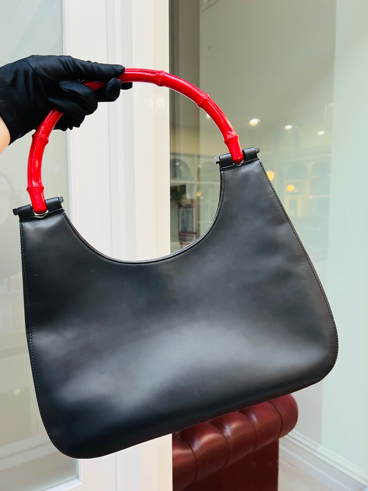 Pre-loved Gucci Black Bamboo Leather Shoulder Bag Red