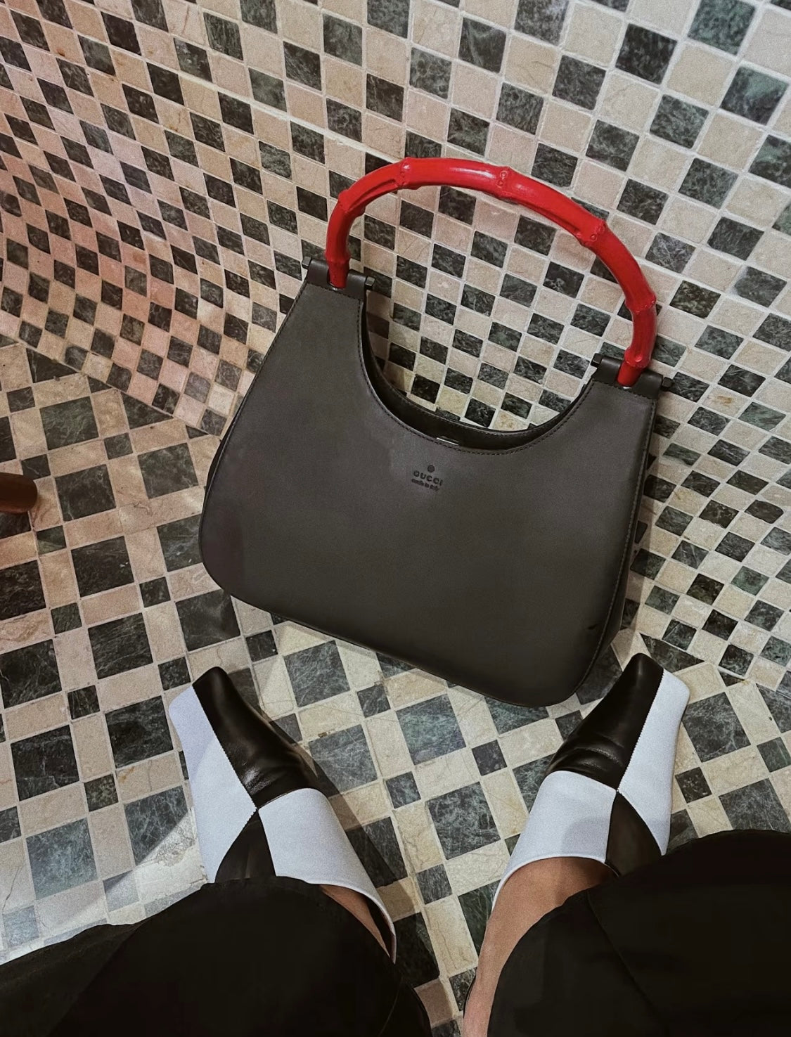 Pre-loved Gucci Black Bamboo Leather Shoulder Bag Red