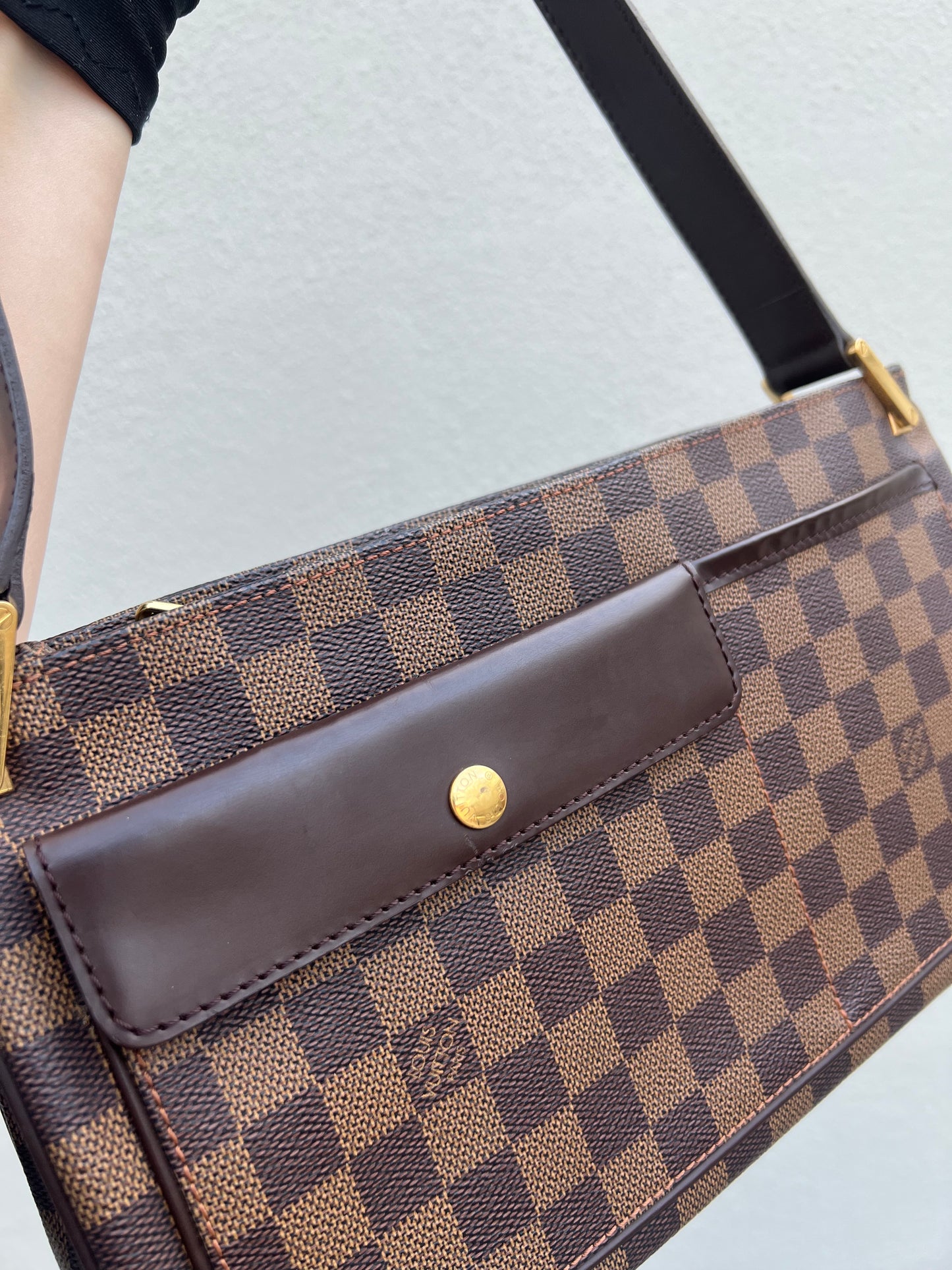 Pre-loved Louis Vuitton Damier Ebene Aubagne Shoulder Bag