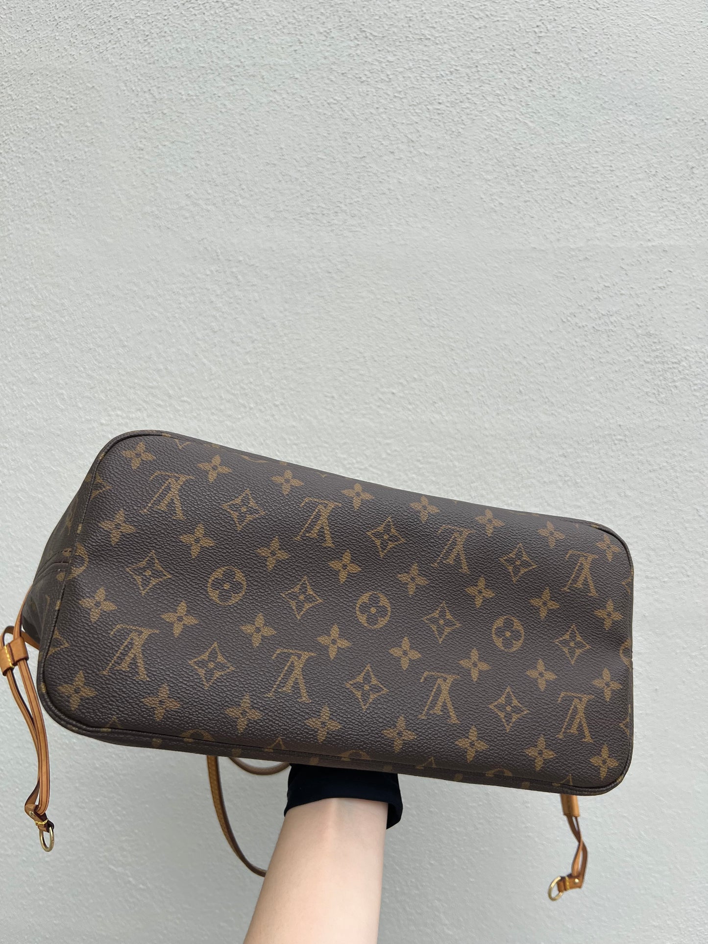 Pre-loved Louis Vuitton Neverfull Leather Tote MM Monogram 2009
