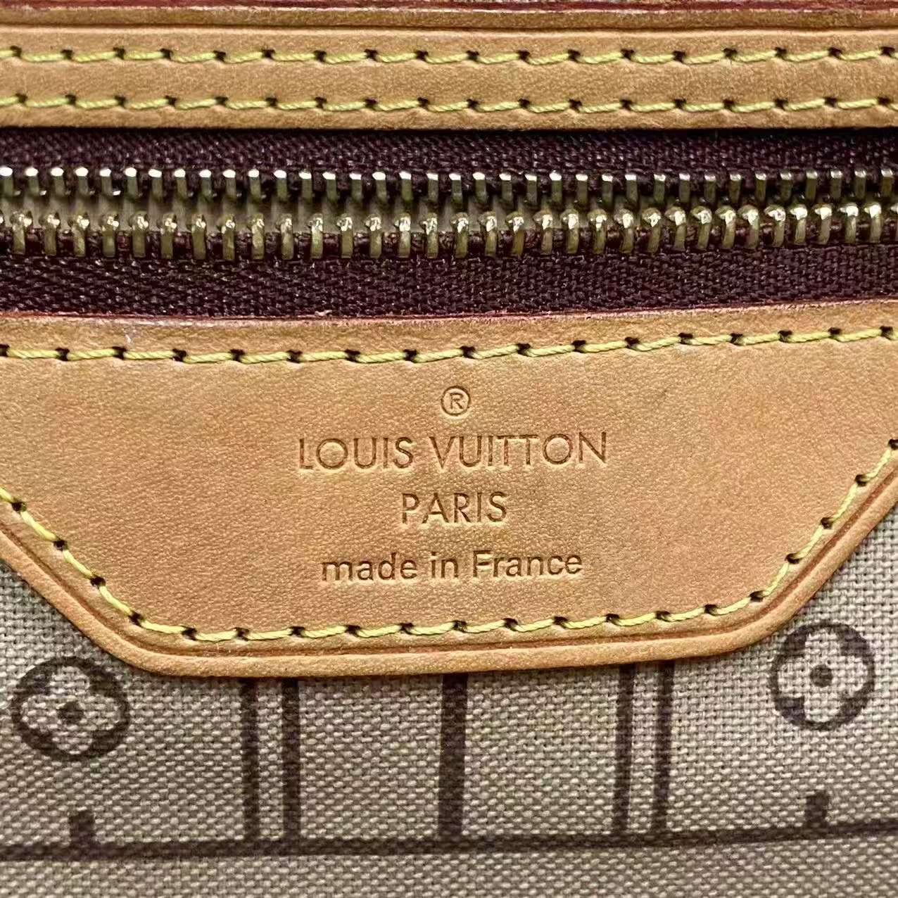 Pre-loved Louis Vuitton Neverfull Leather Tote MM Monogram 2009