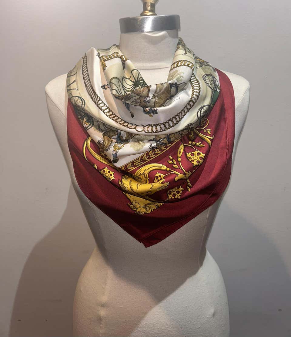 Pre-loved Hermès
La Promenade De Longchamps Silk Scarf