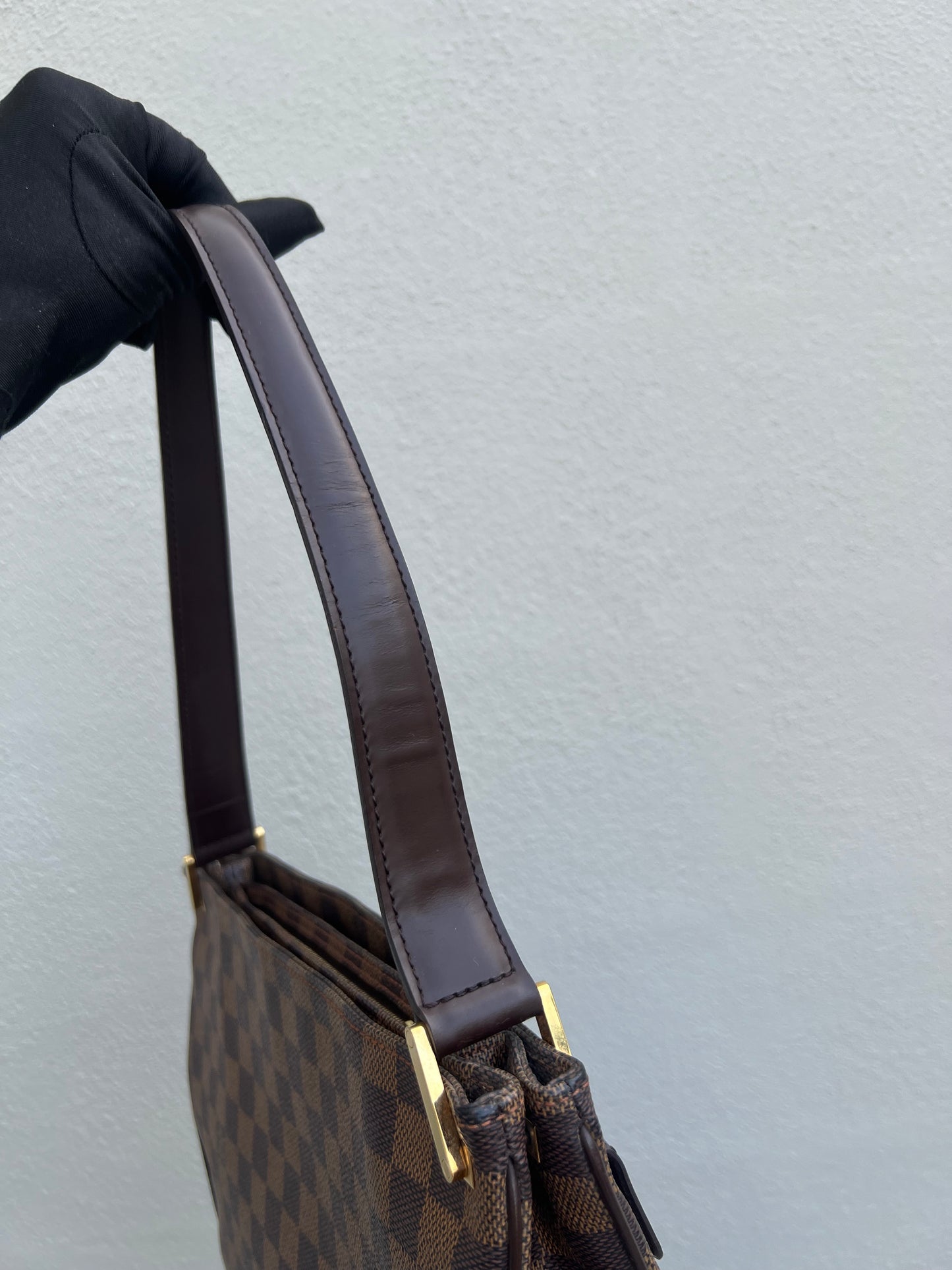 Pre-loved Louis Vuitton Damier Ebene Aubagne Shoulder Bag