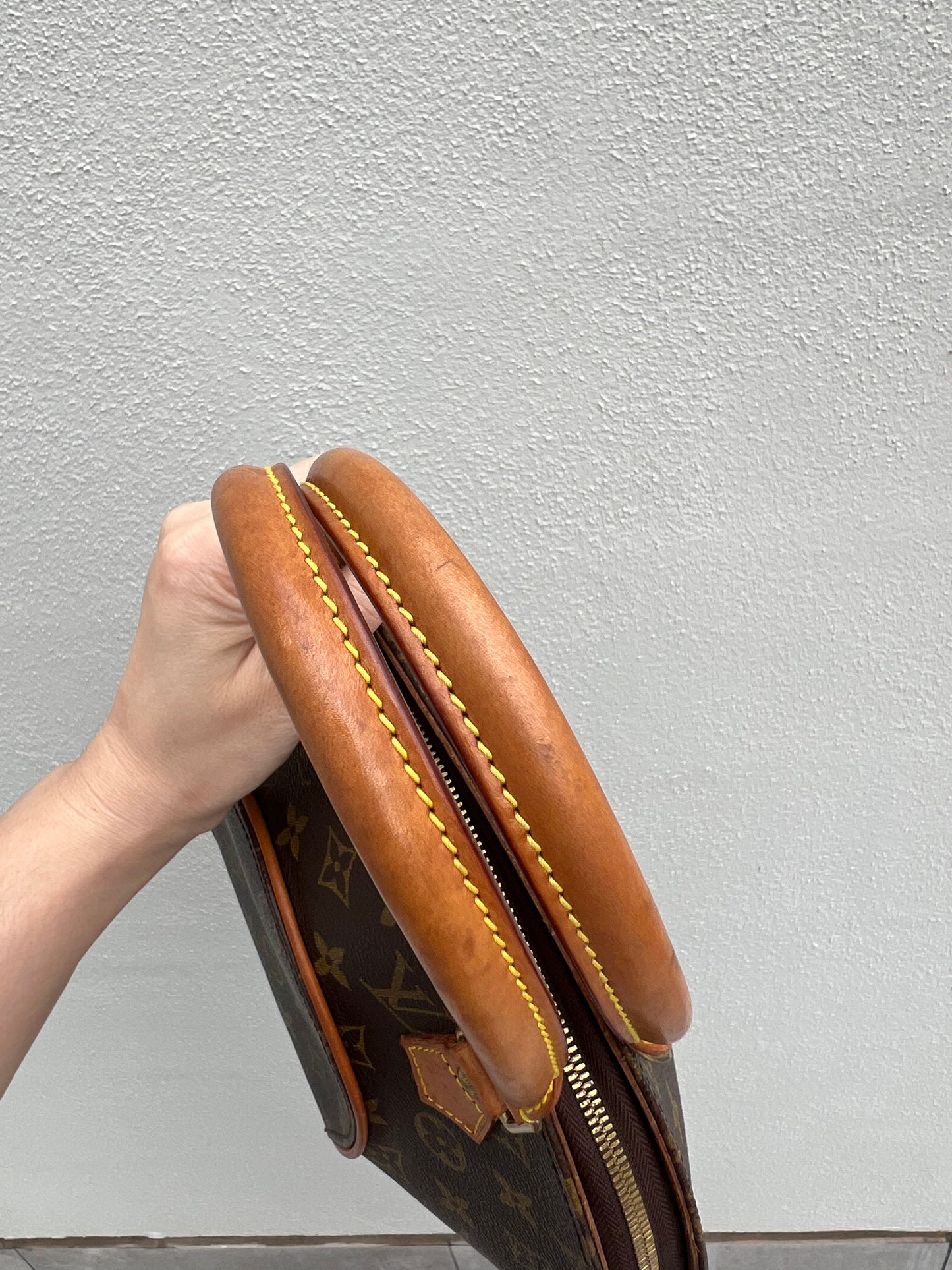 Pre-loved Louis Vuitton Vintage Ellipse PM Monogram Handbag 1998
