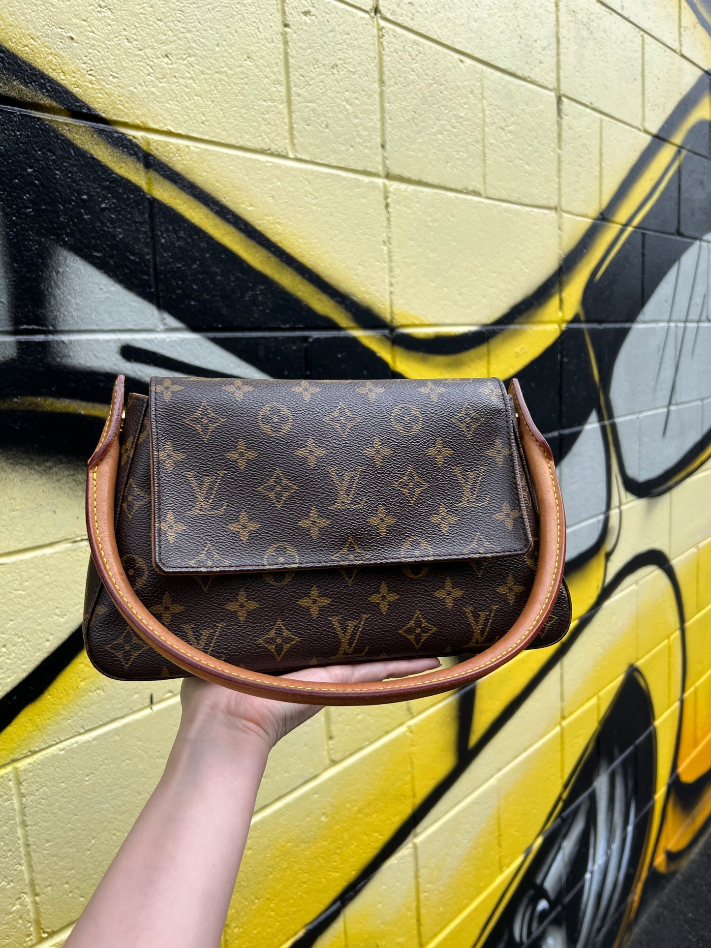 Pre-loved Louis Vuitton Looping PM Handbag Monogram