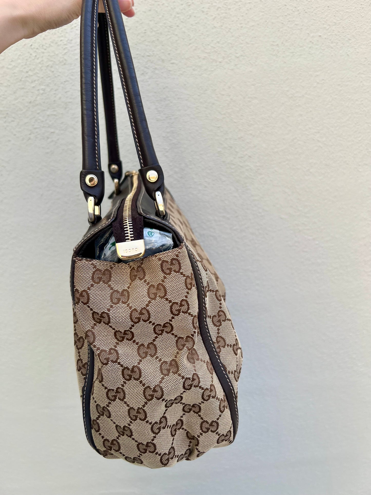 Pre-loved Gucci Beige/Ebony GG Canvas Abbey D-ring Tote Bag