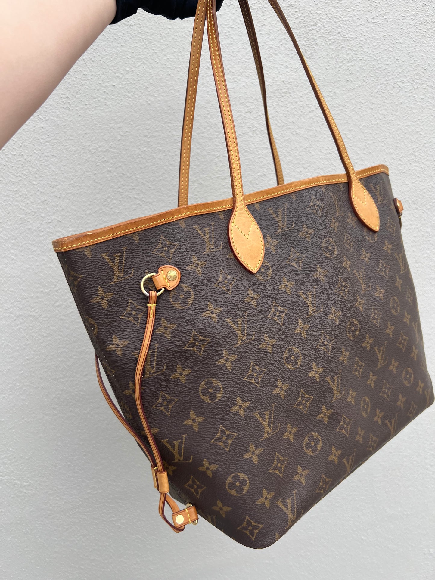 Pre-loved Louis Vuitton Neverfull Leather Tote MM Monogram 2009