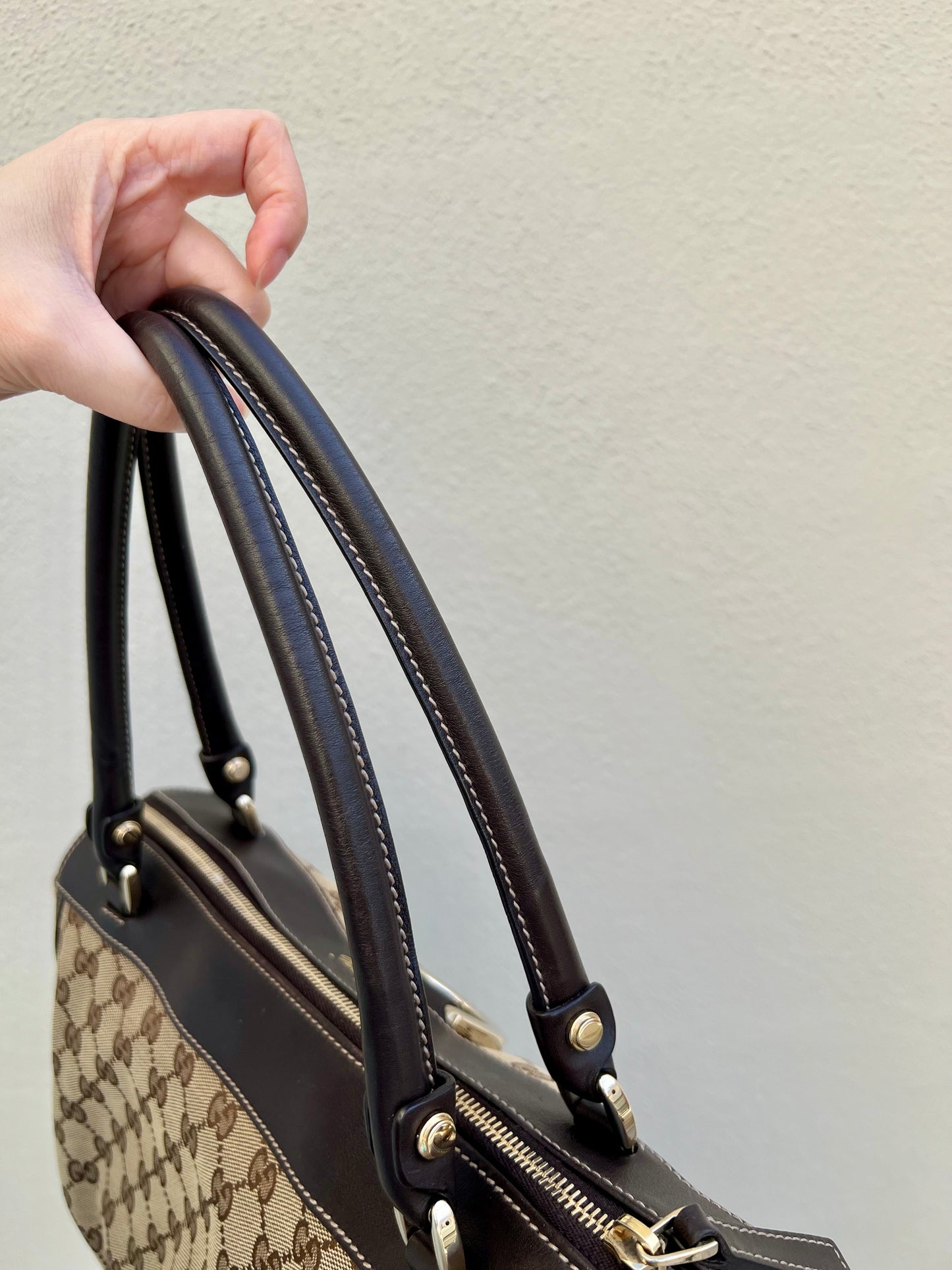 Pre-loved Gucci Beige/Ebony GG Canvas Abbey D-ring Tote Bag