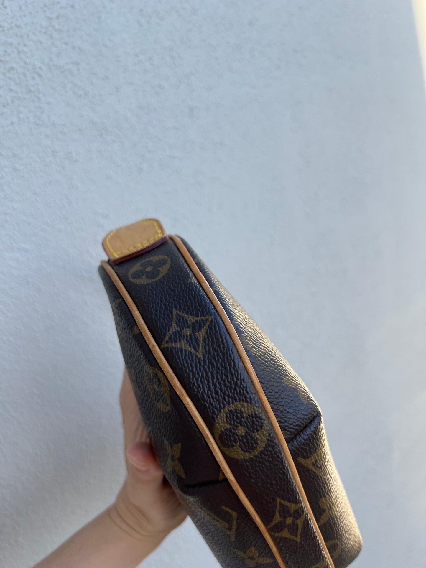 Pre-loved Louis Vuitton Pochette Croissant Shoulder Bag PM Monogram