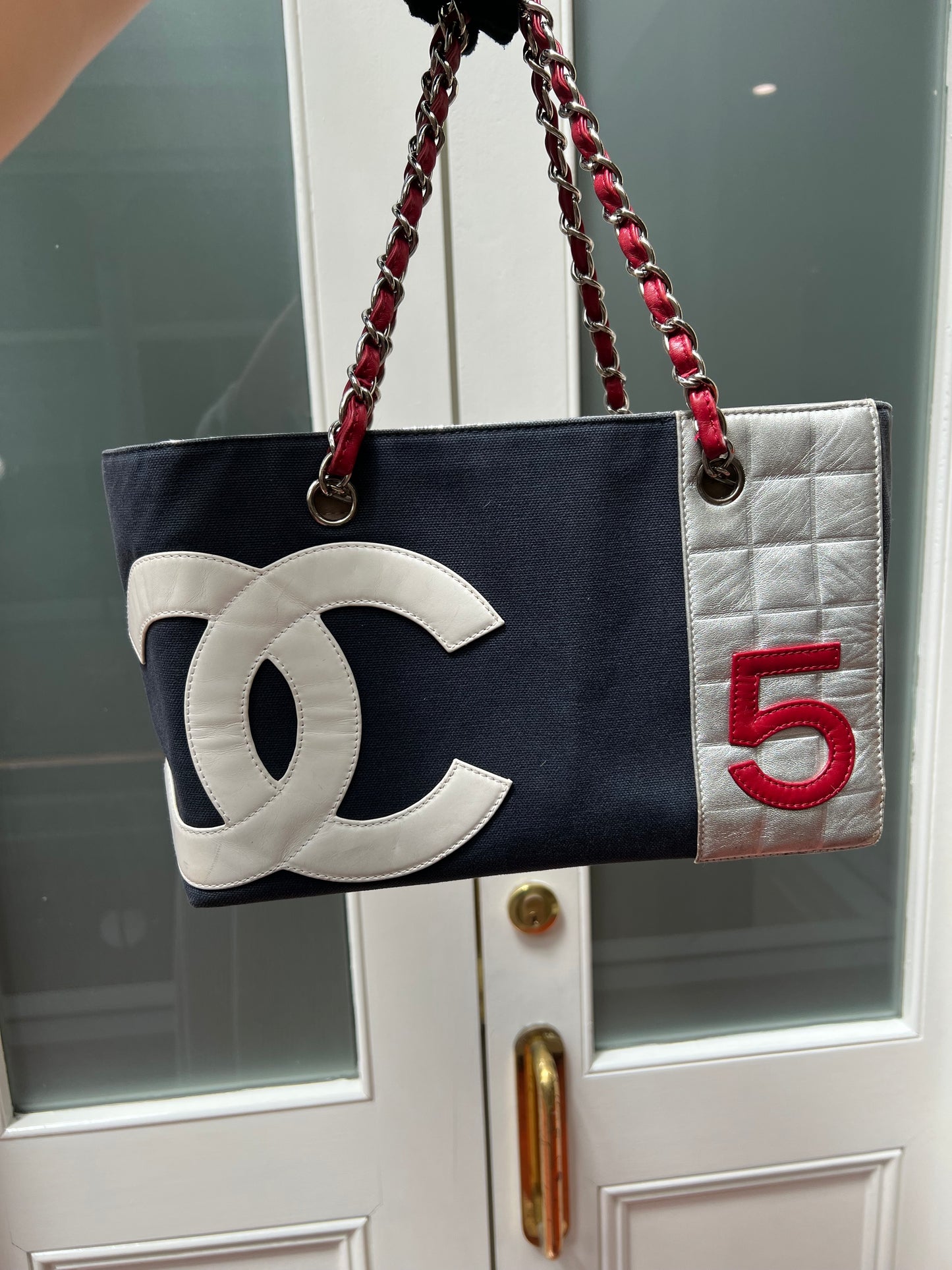 Pre-loved Chanel CC No.5 Foil Chain Shopping Tote Bag