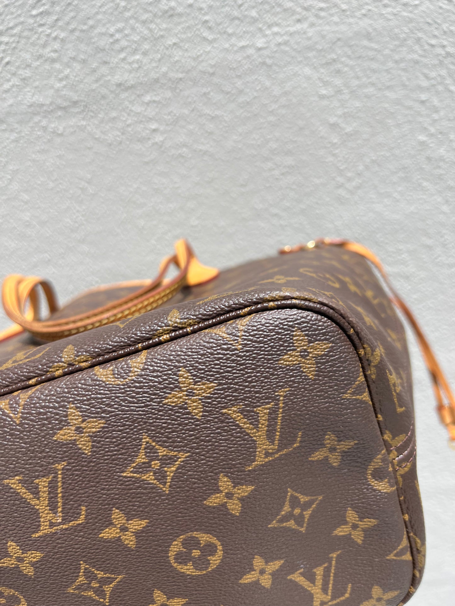Pre-loved Louis Vuitton Neverfull Leather Tote MM Monogram 2010