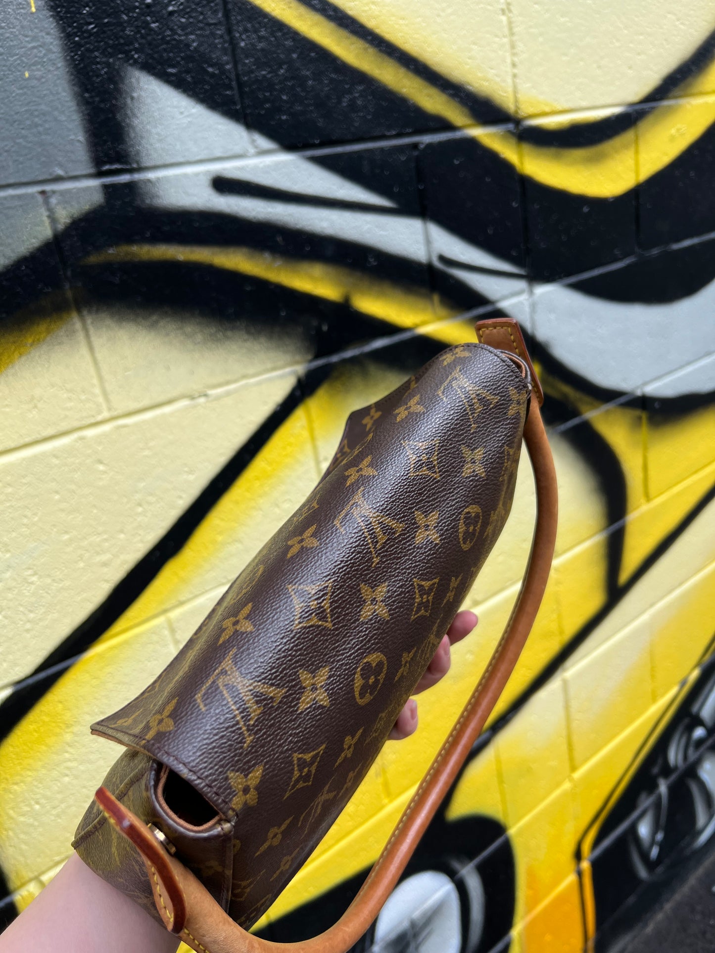 Pre-loved Louis Vuitton Looping PM Handbag Monogram