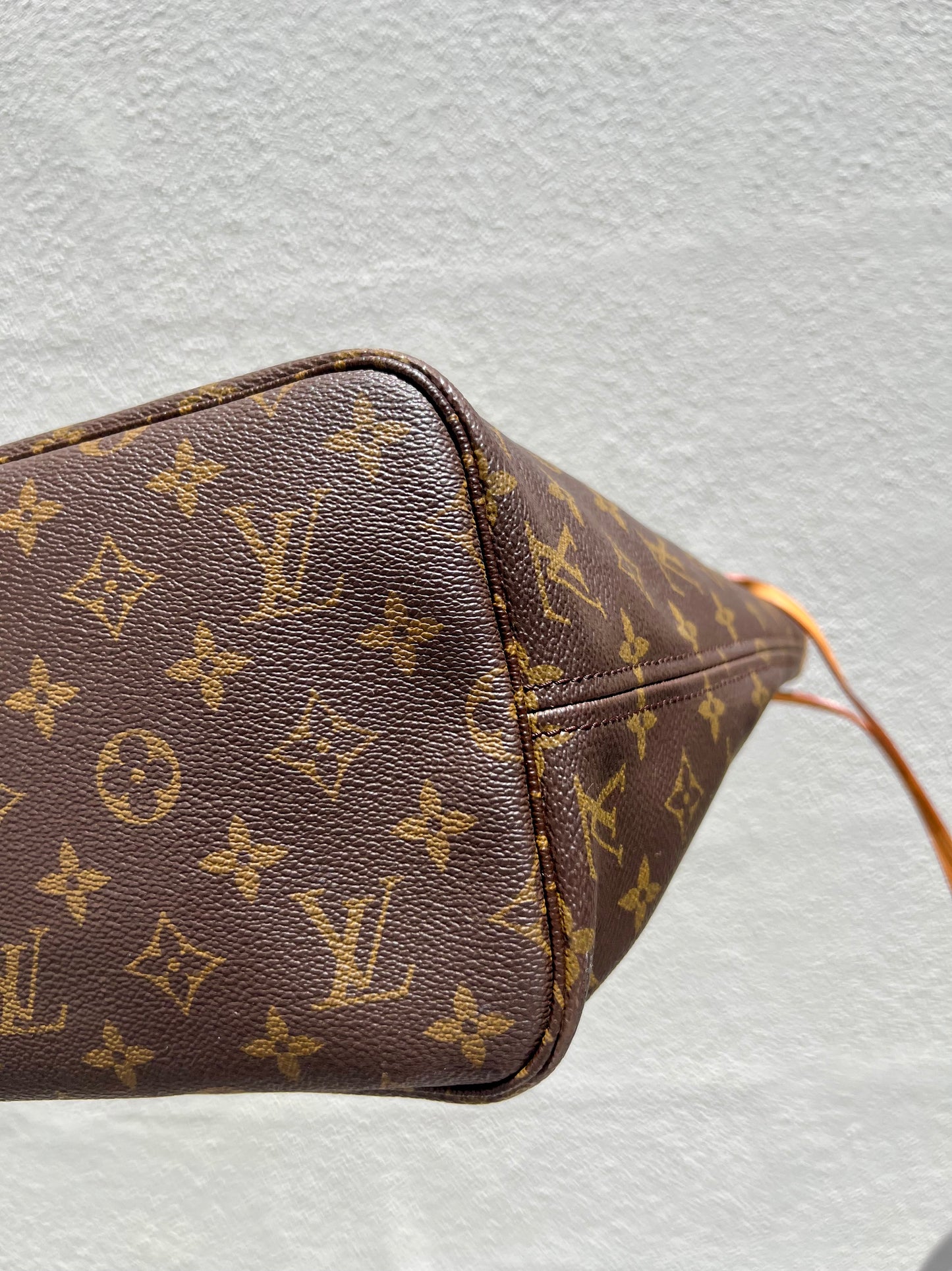 Pre-loved Louis Vuitton Neverfull Leather Tote MM Monogram 2010