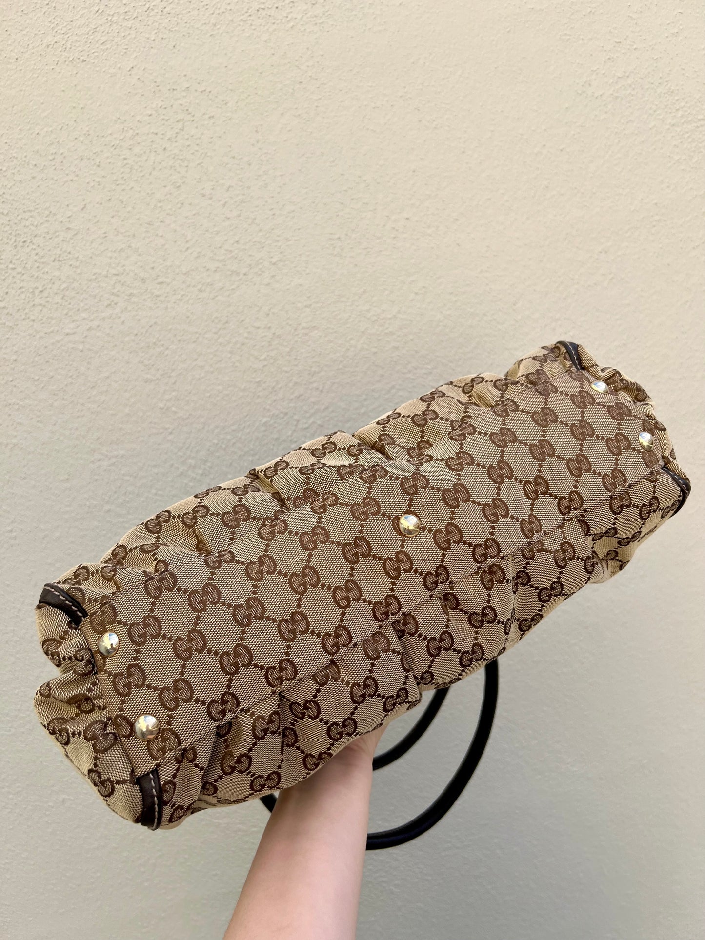 Pre-loved Gucci Beige/Ebony GG Canvas Abbey D-ring Tote Bag