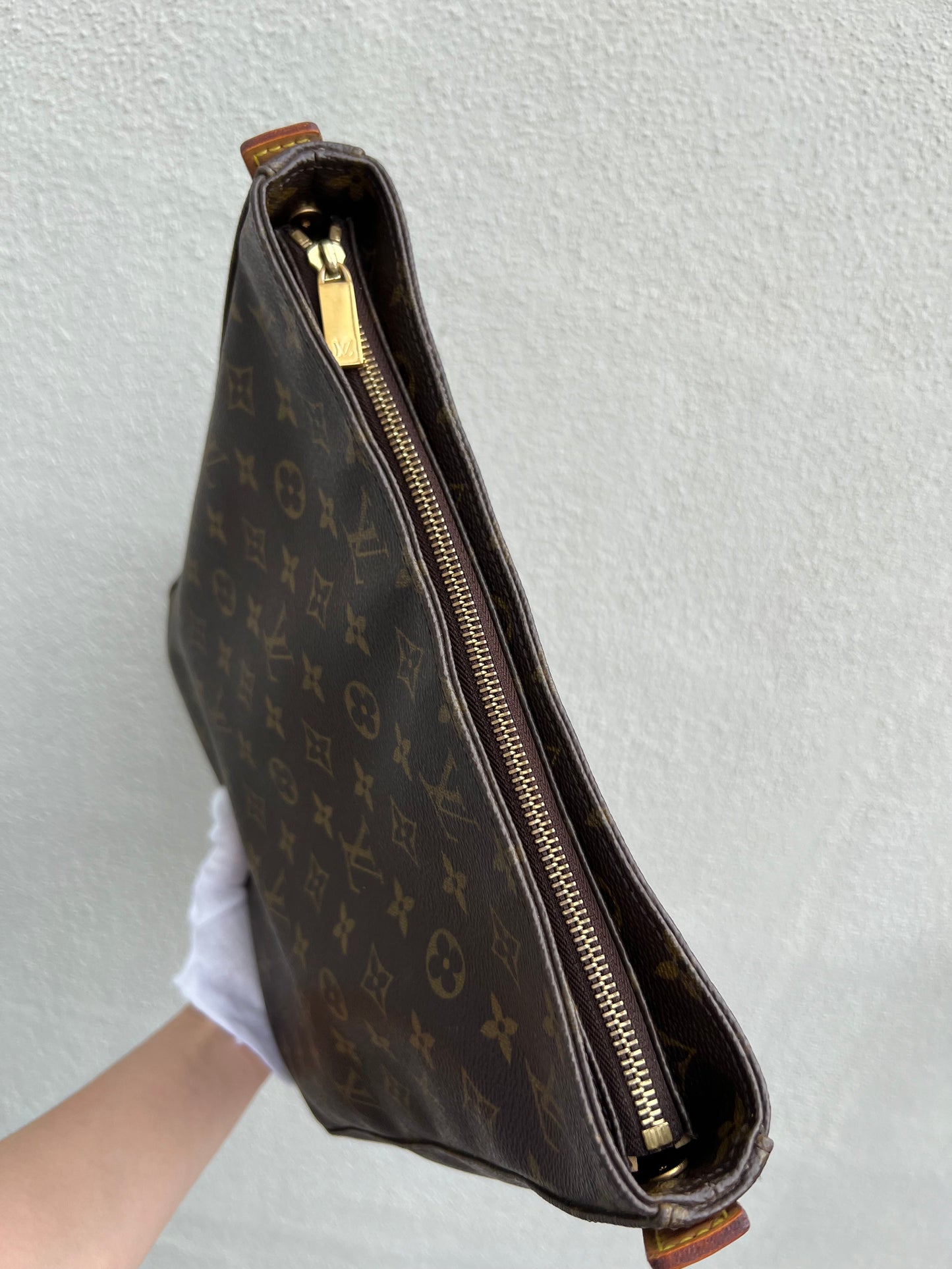 Pre-loved Louis Vuitton Looping Leather Handbag Monogram GM 2002