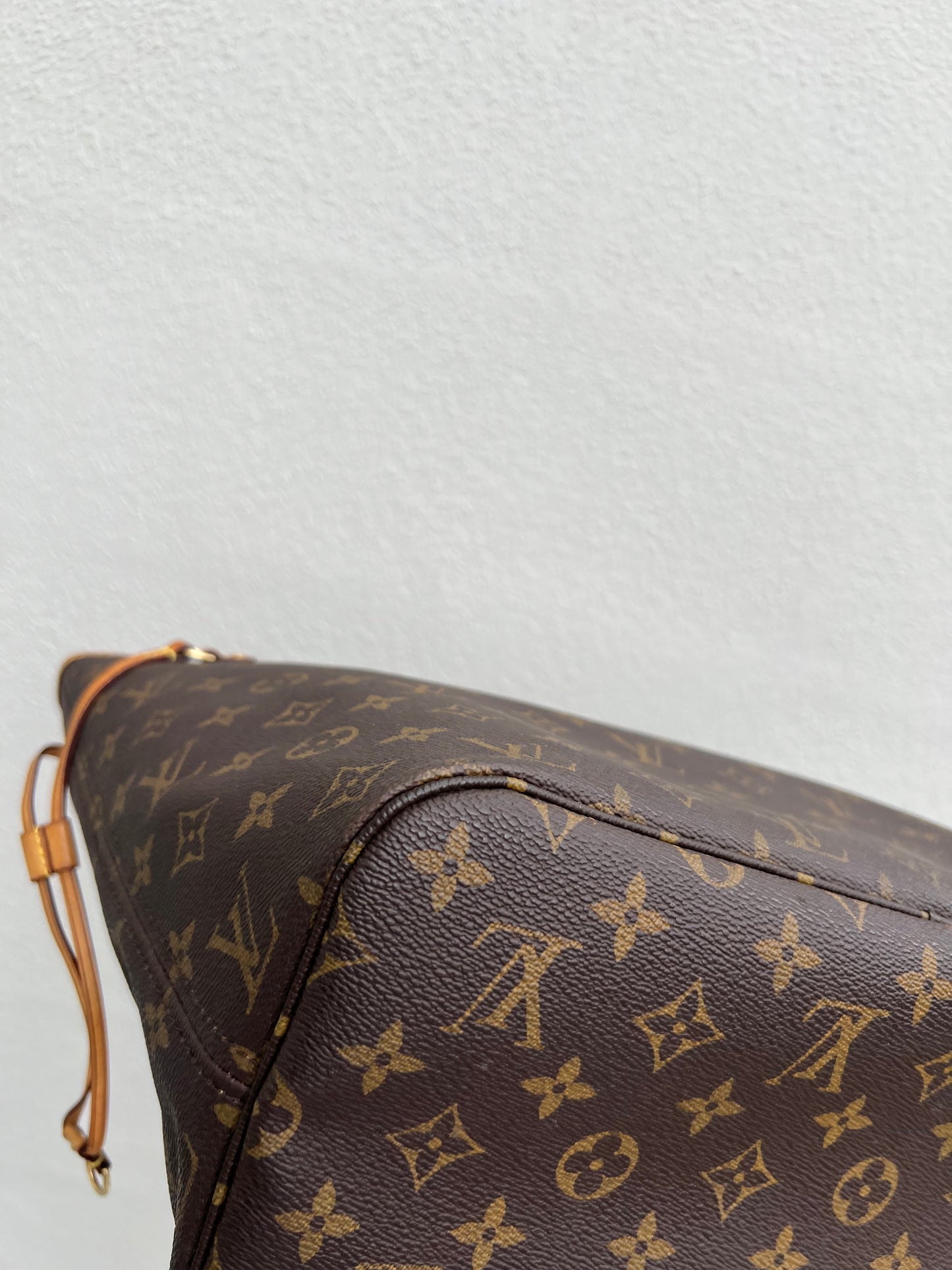Pre-loved Louis Vuitton Neverfull Leather Tote MM Monogram 2009