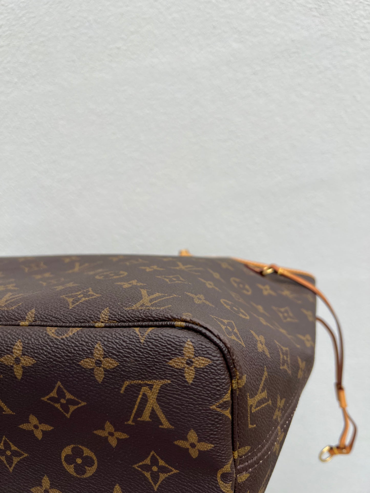 Pre-loved Louis Vuitton Neverfull Leather Tote MM Monogram 2009