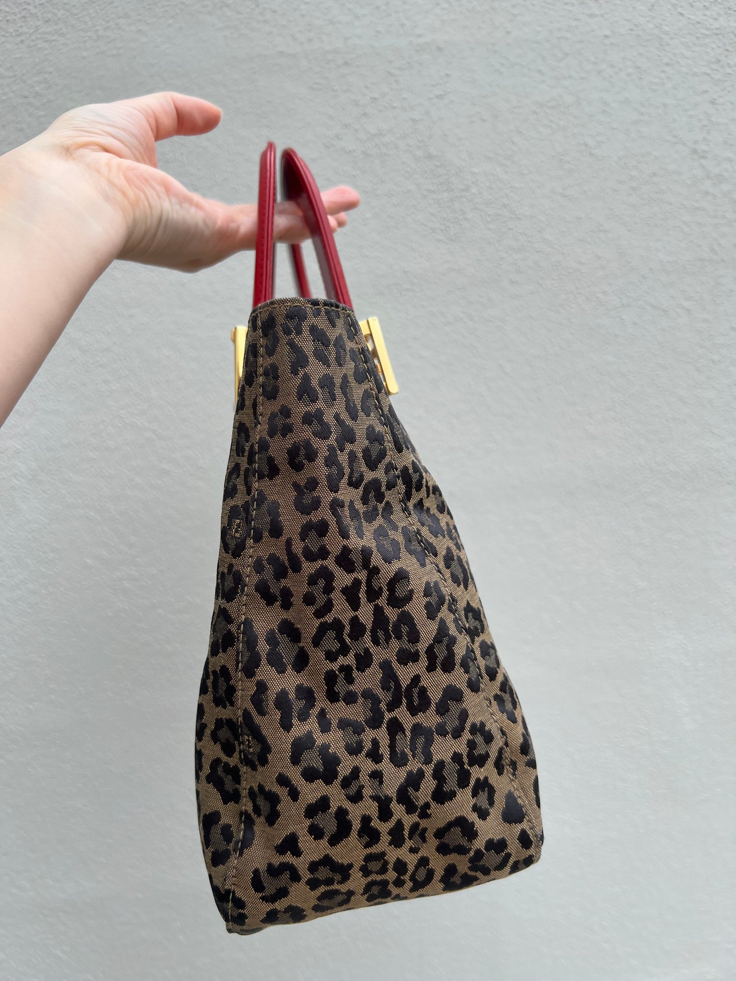 Pre-loved Fendi Leopard Print Tote Bag with Red Handles