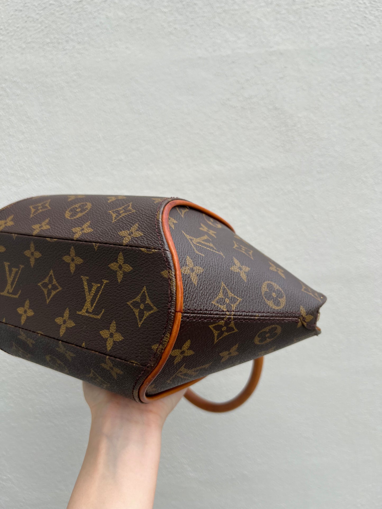 Pre-loved Louis Vuitton Vintage Ellipse PM Monogram Handbag 1998