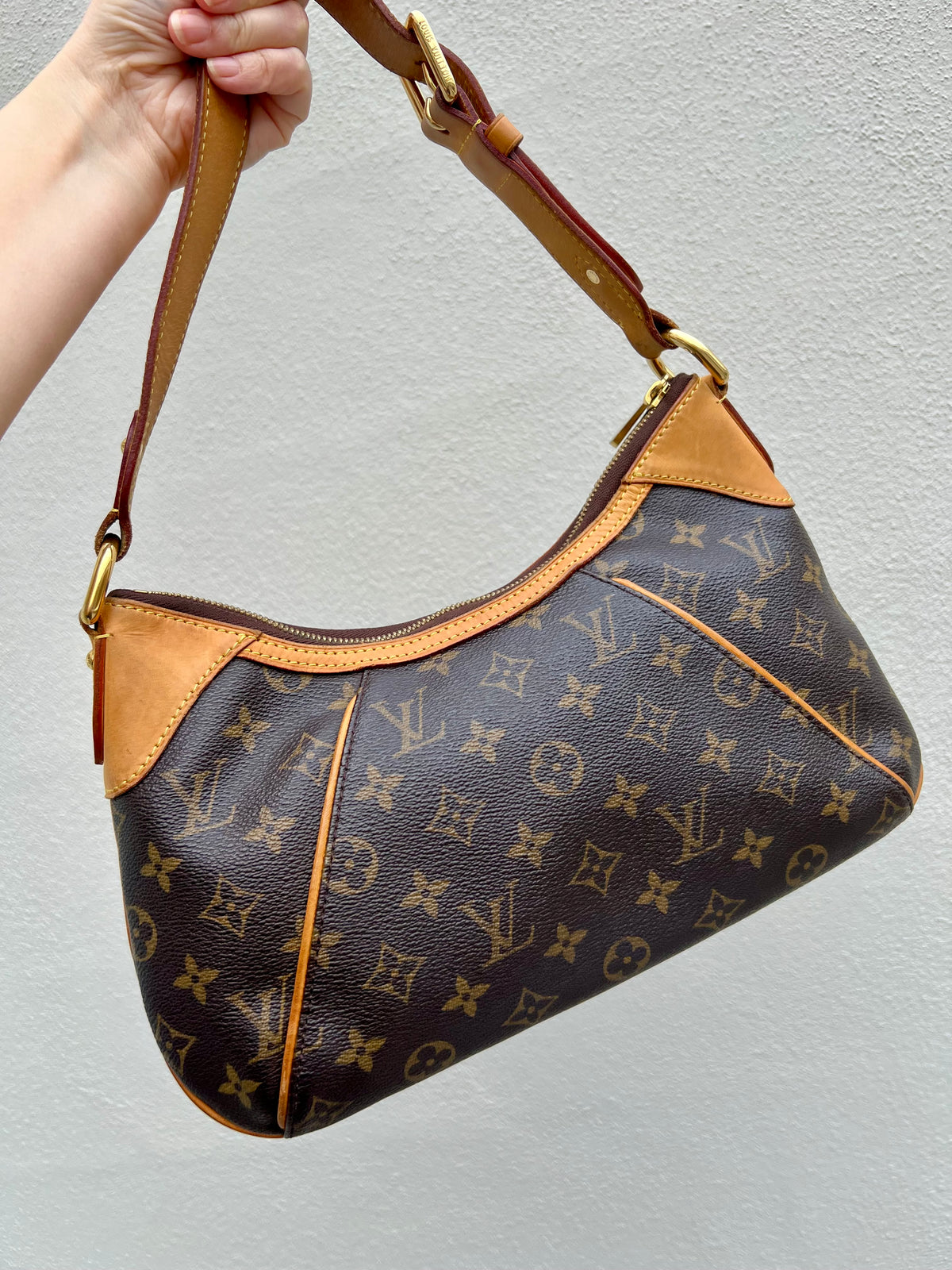 Pre-loved Louis Vuitton Thames PM Monogram 2009