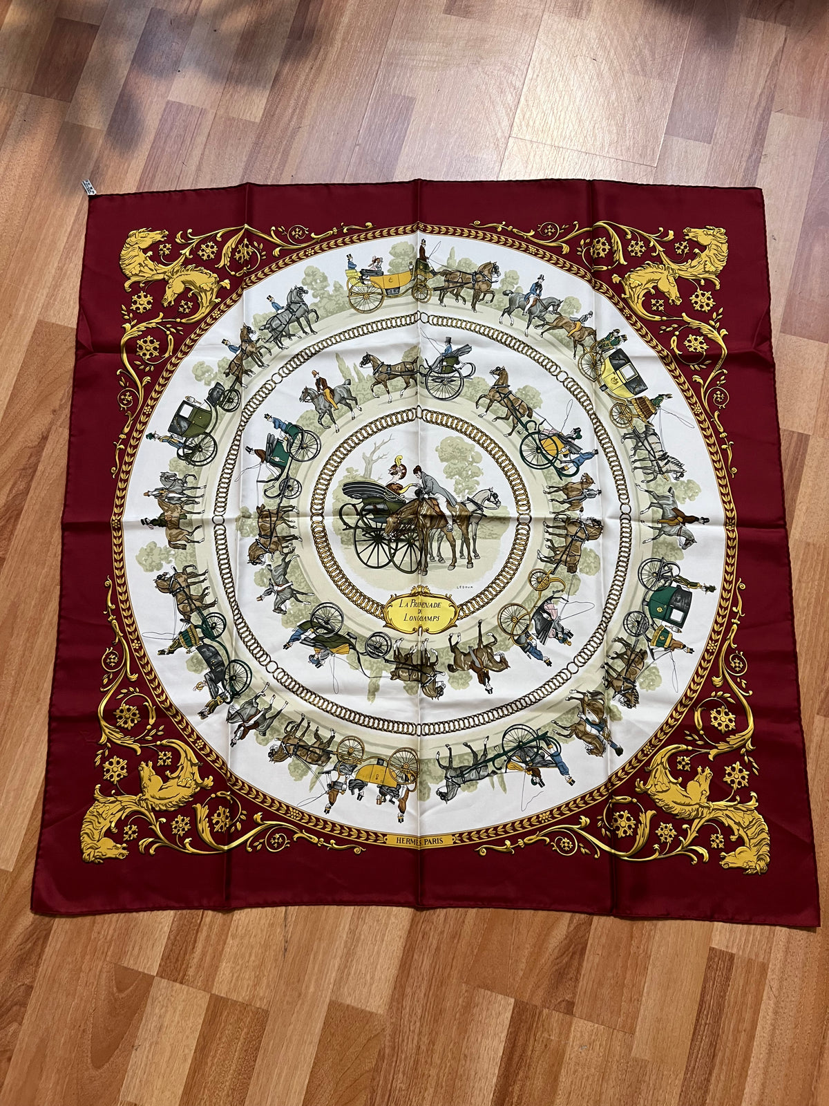 Pre-loved Hermès
La Promenade De Longchamps Silk Scarf