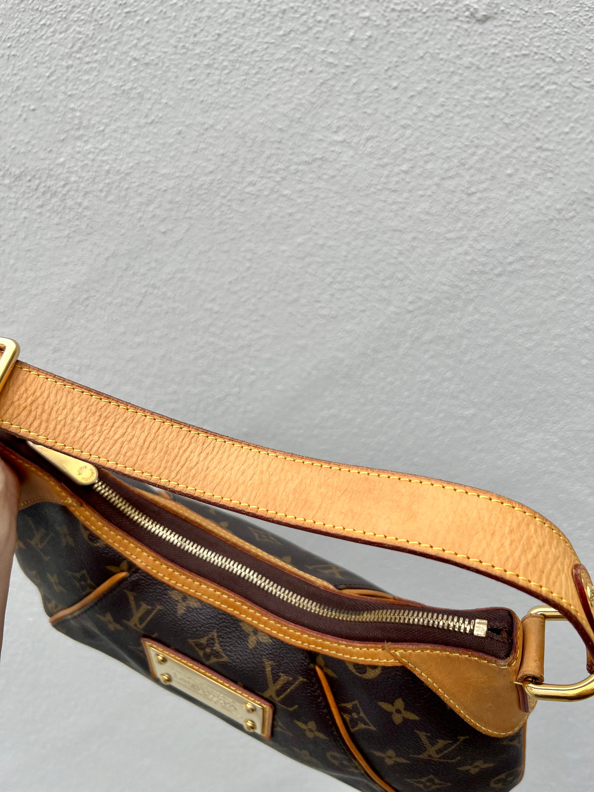 Pre-loved Louis Vuitton Thames PM Monogram 2009