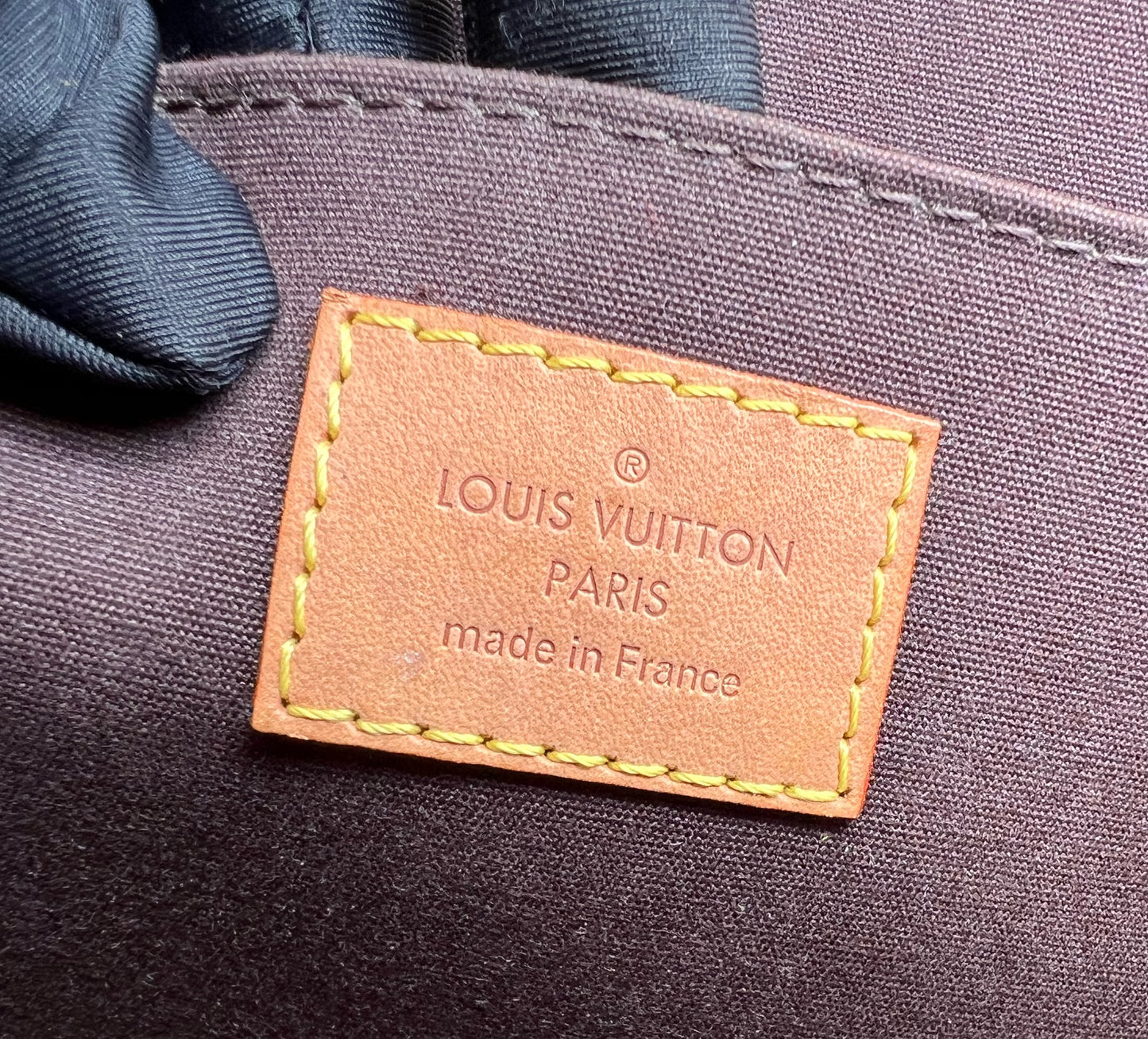 Pre-loved Louis Vuitton Amarante Monogram Vernis Roxbury Drive Bag 2010