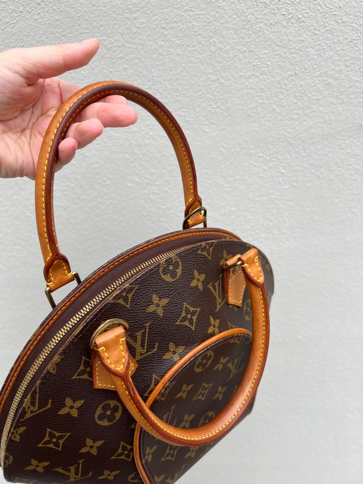 Pre-loved Louis Vuitton Vintage Ellipse PM Monogram Handbag 1998