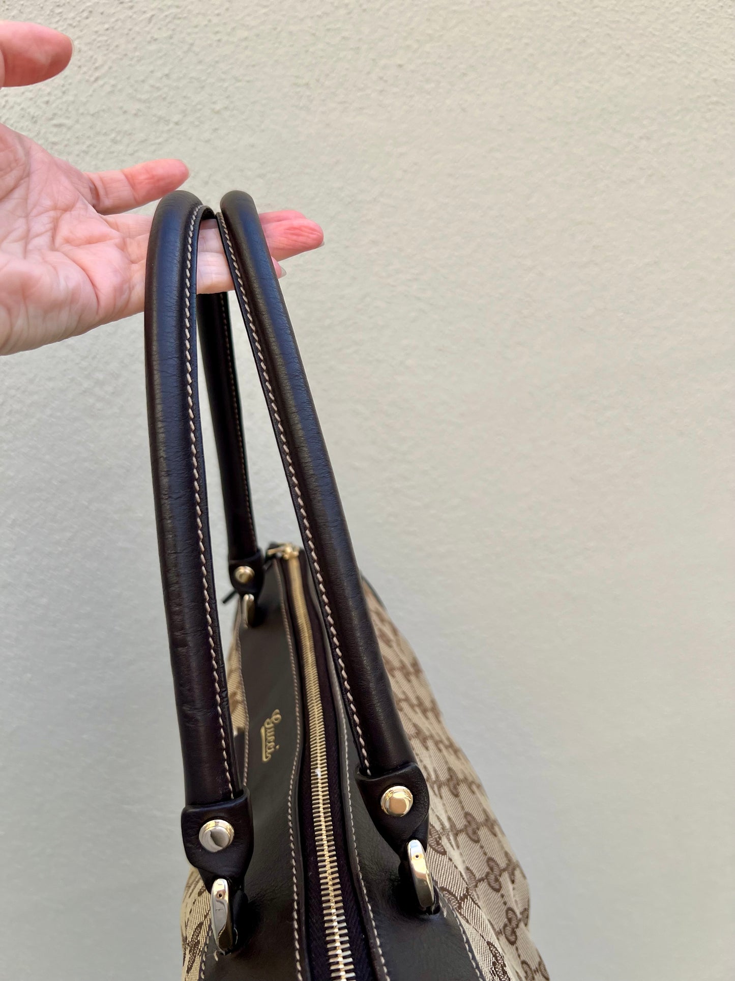 Pre-loved Gucci Beige/Ebony GG Canvas Abbey D-ring Tote Bag