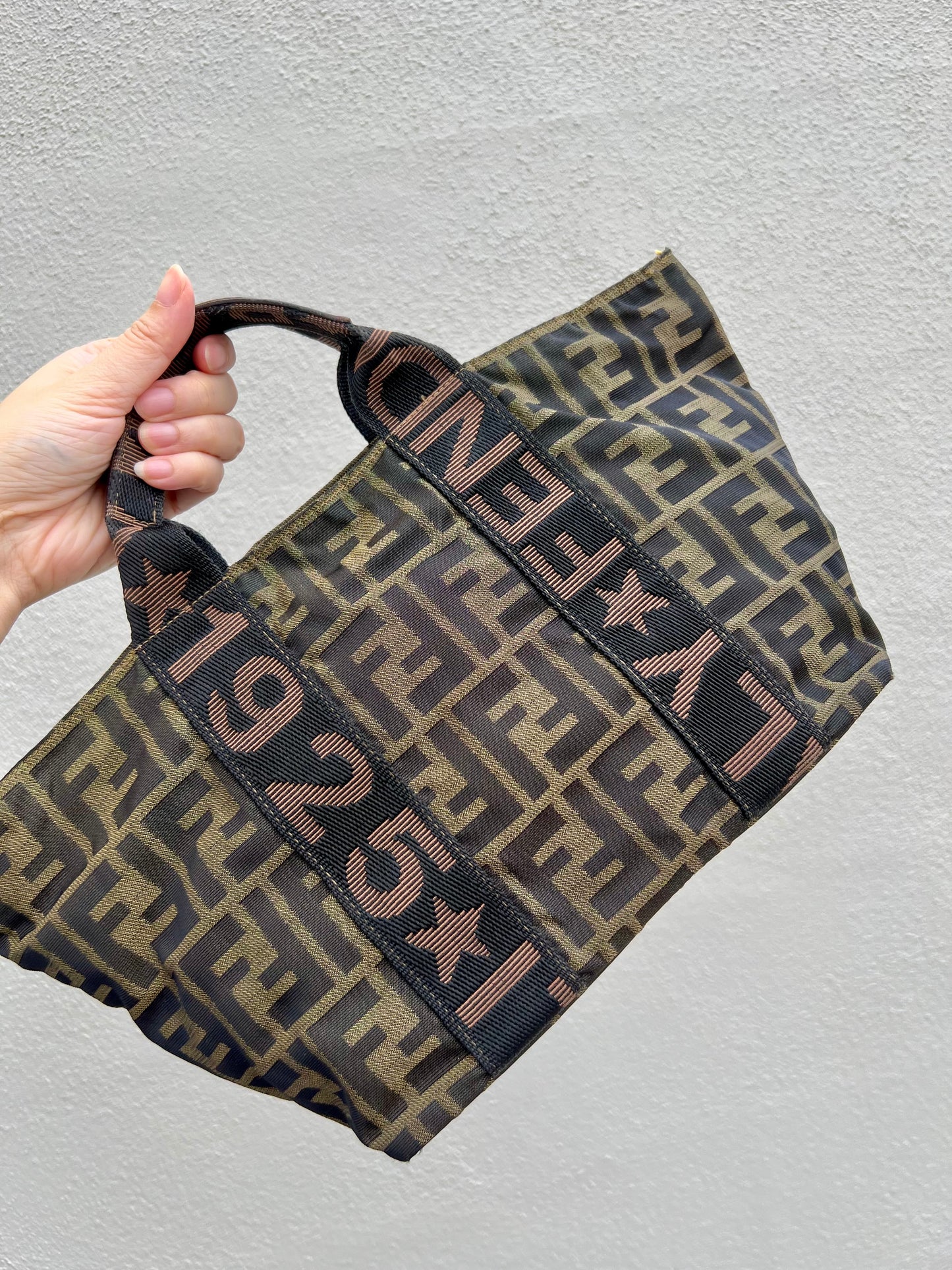 Pre-loved FENDI Zucca Canvas 1925 Tote Tobacco Hand Bag Brown
