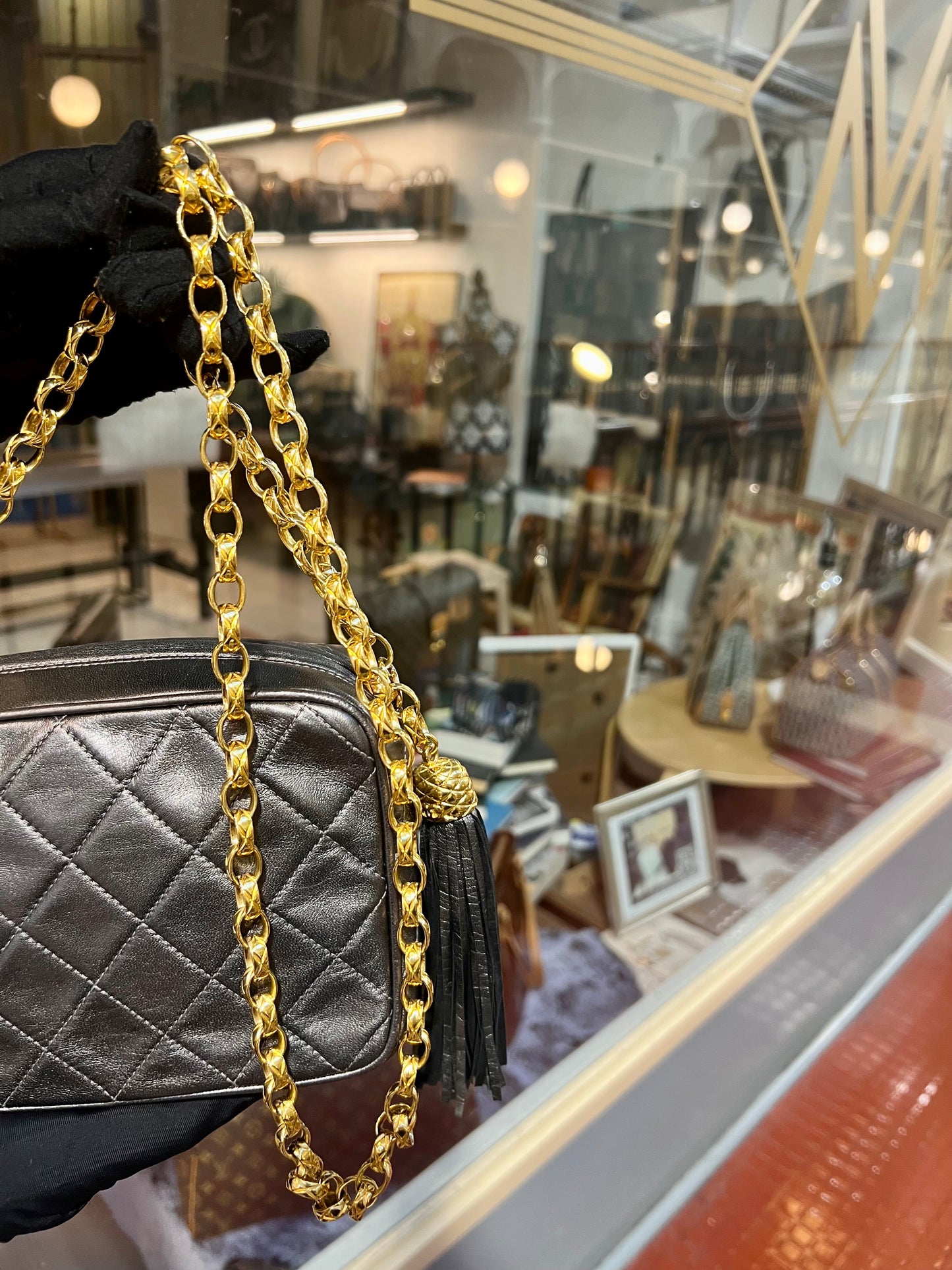 Pre-loved CHANEL Vintage Lambskin Gold-plated Chain Tassel Camera Bag