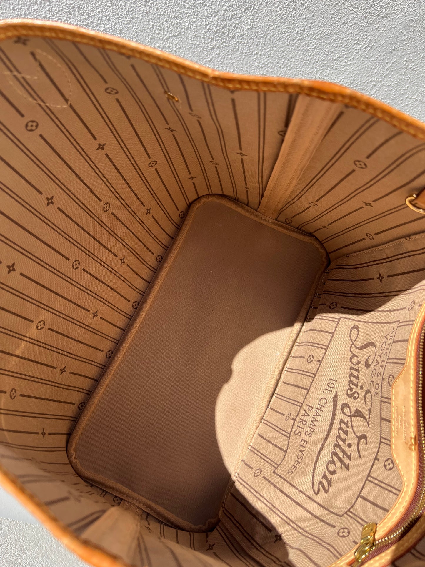 Pre-loved Louis Vuitton Neverfull Leather Tote MM Monogram 2010