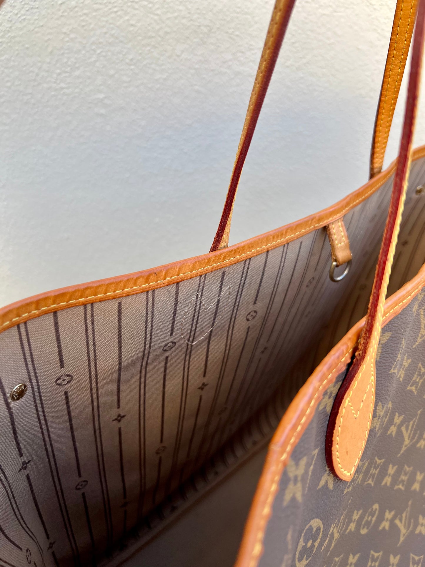 Pre-loved Louis Vuitton Neverfull Leather Tote GM Monogram 2009