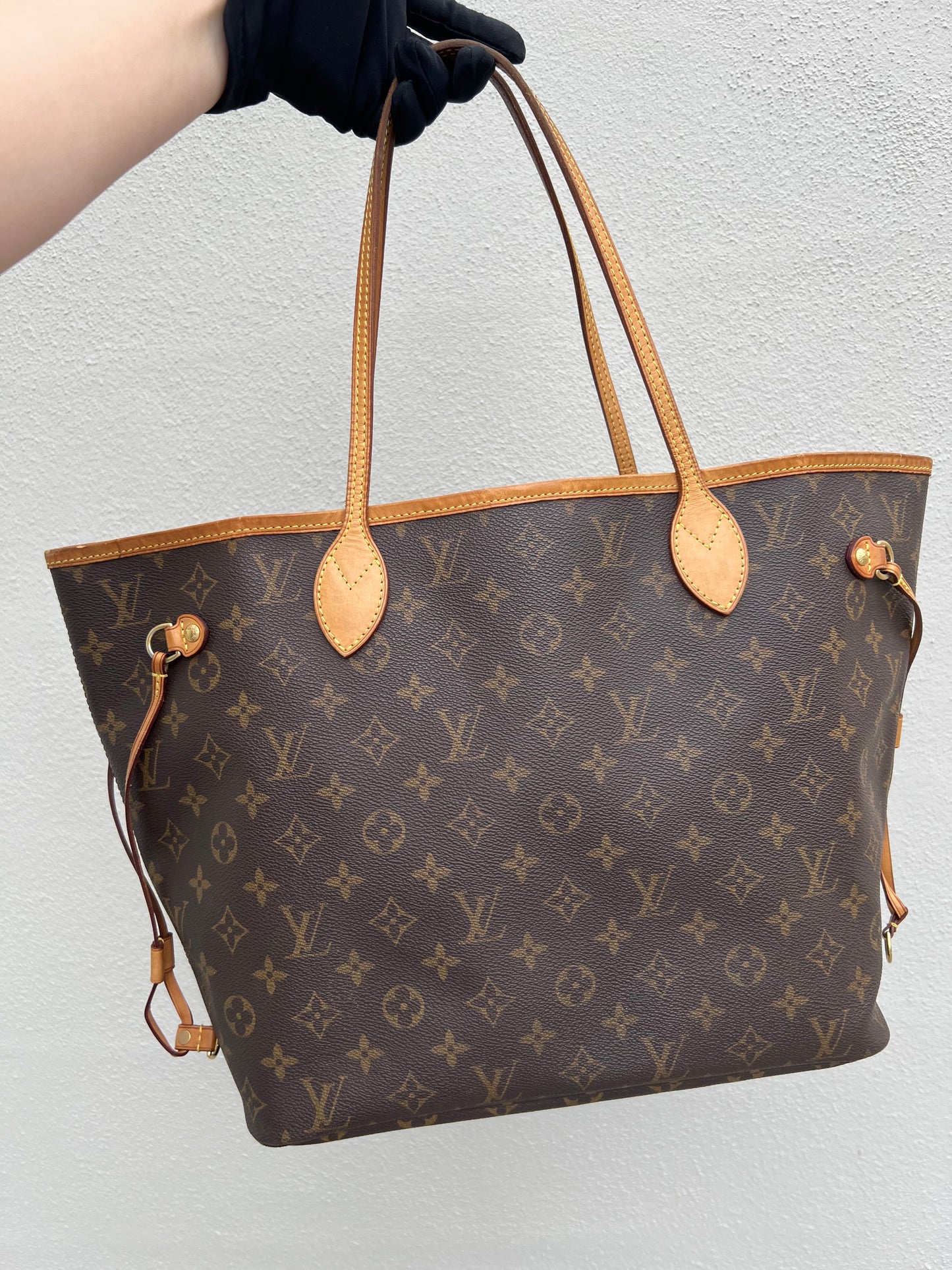 Pre-loved Louis Vuitton Neverfull Leather Tote MM Monogram 2009