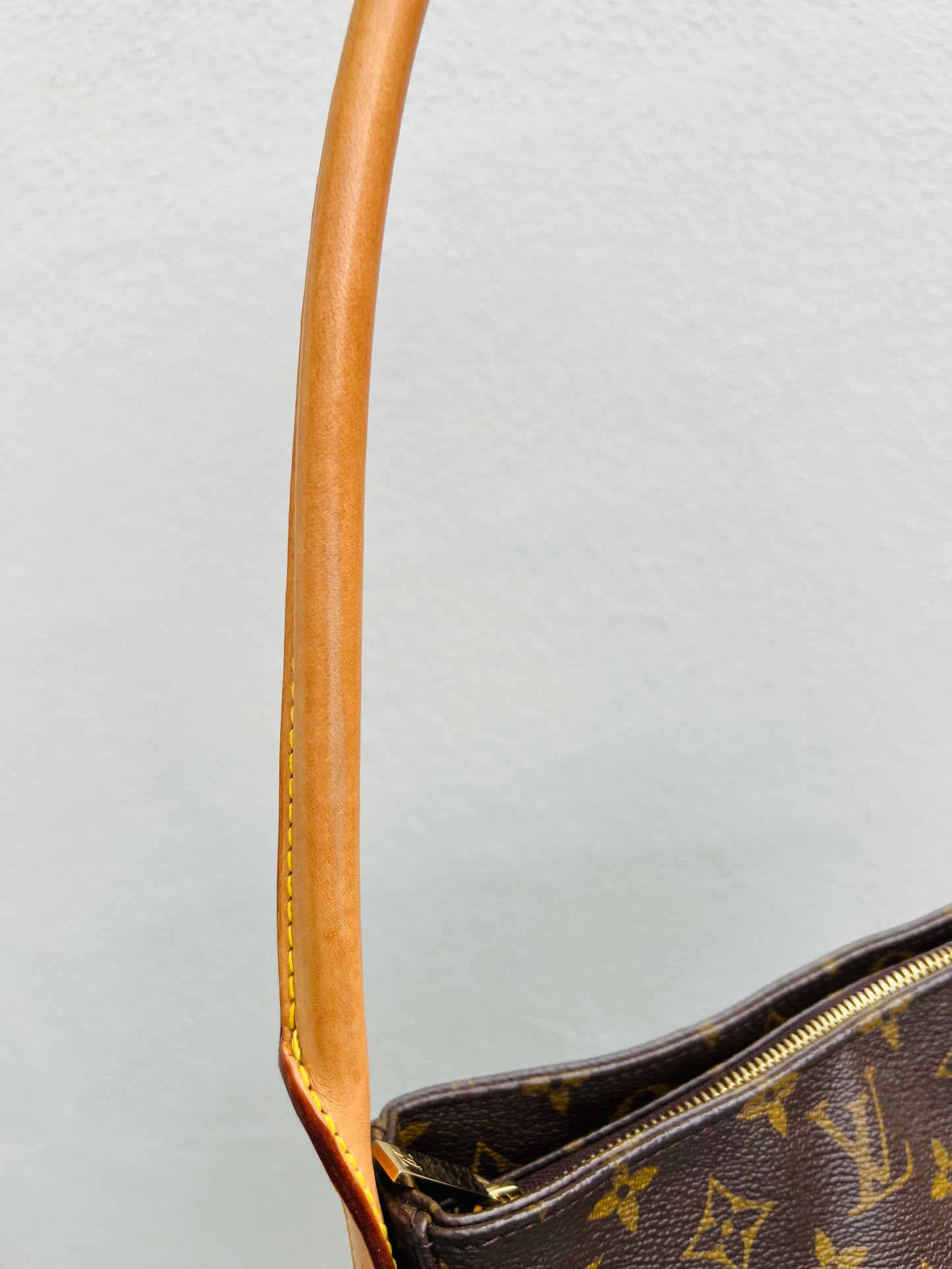 Pre-loved Louis Vuitton Looping Leather Handbag Monogram GM 2001