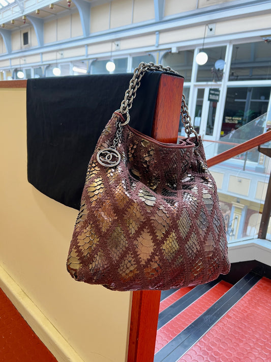 Pre-loved Chanel Handbag Clutch Rare Exotic Large
2 In 1 Tote & Metallic Bronze Hobo Bag