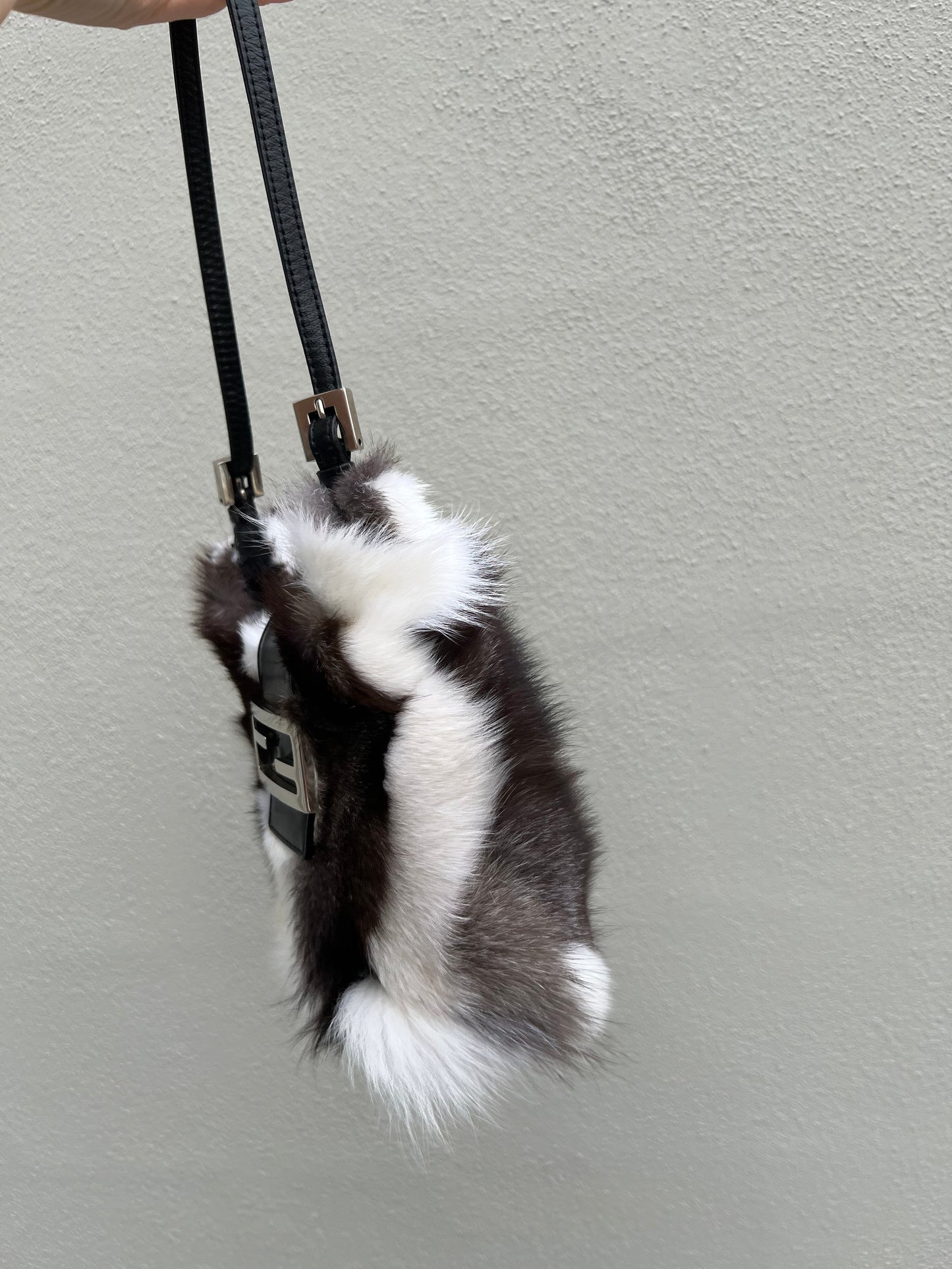 Pre-loved Fendi Vintage
Animal Print Mink Fur
Mini Bucket Bag