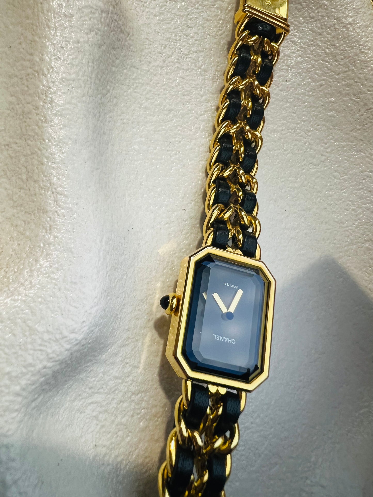 Pre-loved Chanel Vintage PREMIÈRE Watch size M