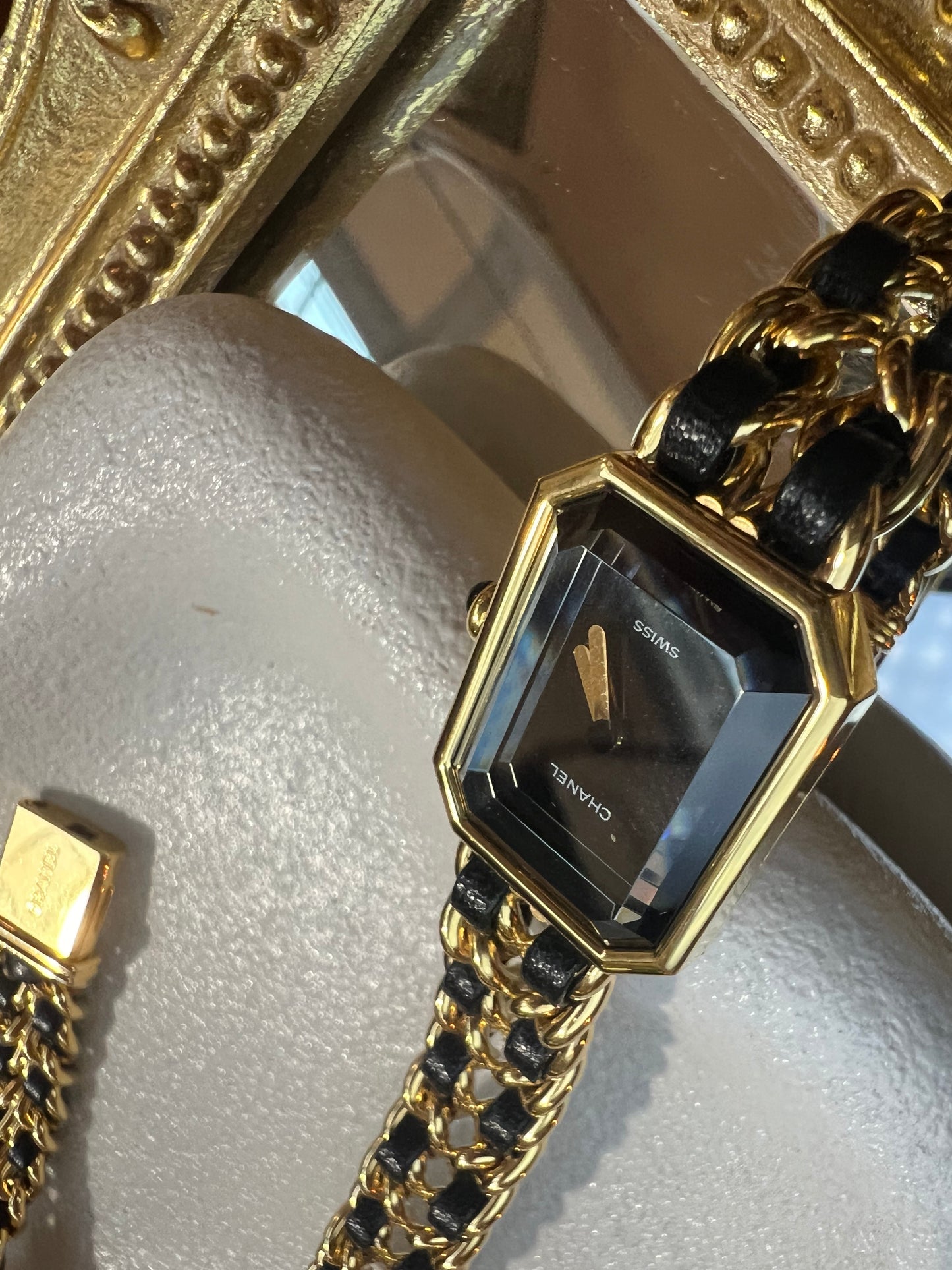 Pre-loved Chanel Vintage PREMIÈRE Watch size L