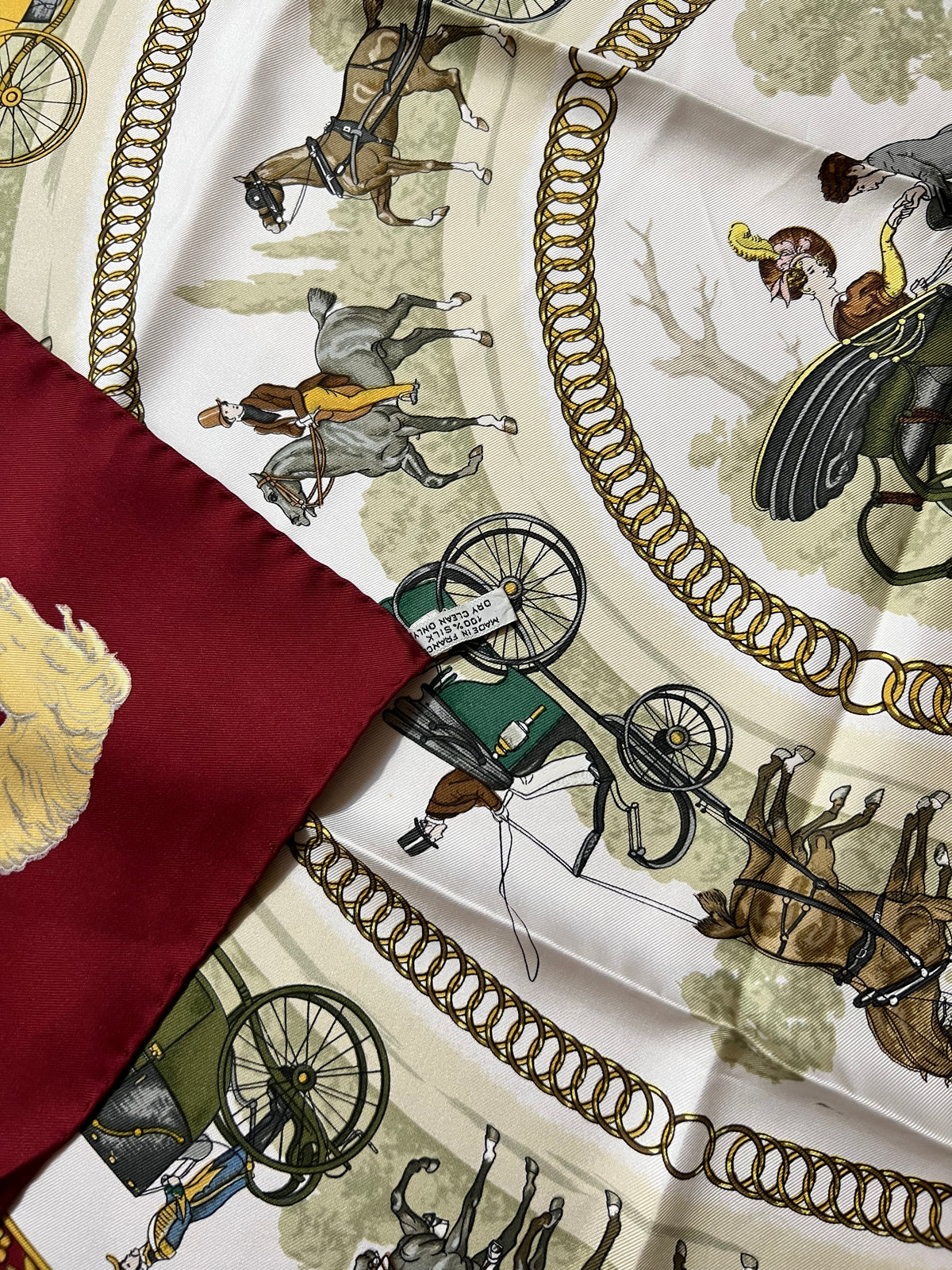 Pre-loved Hermès
La Promenade De Longchamps Silk Scarf