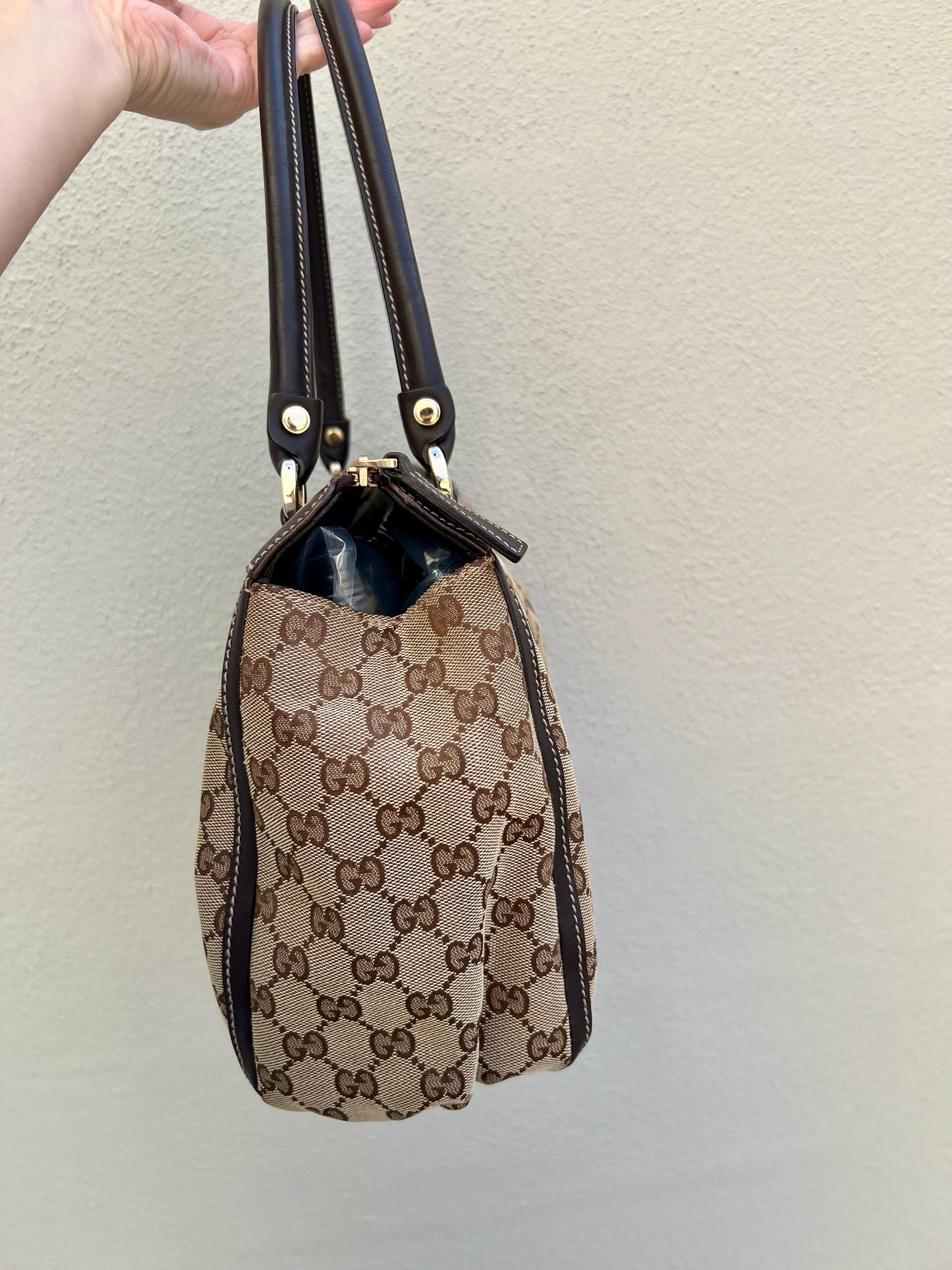 Pre-loved Gucci Beige/Ebony GG Canvas Abbey D-ring Tote Bag