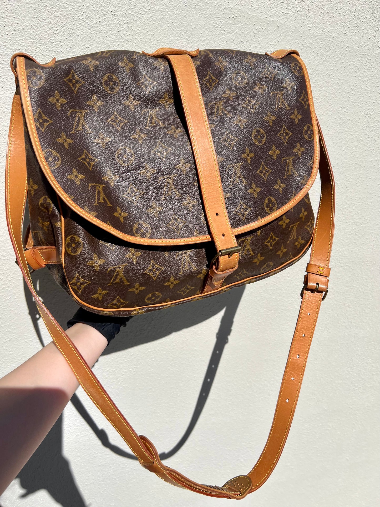 Pre-loved Louis Vuitton Monogram Saumur Crossbody Bag GM