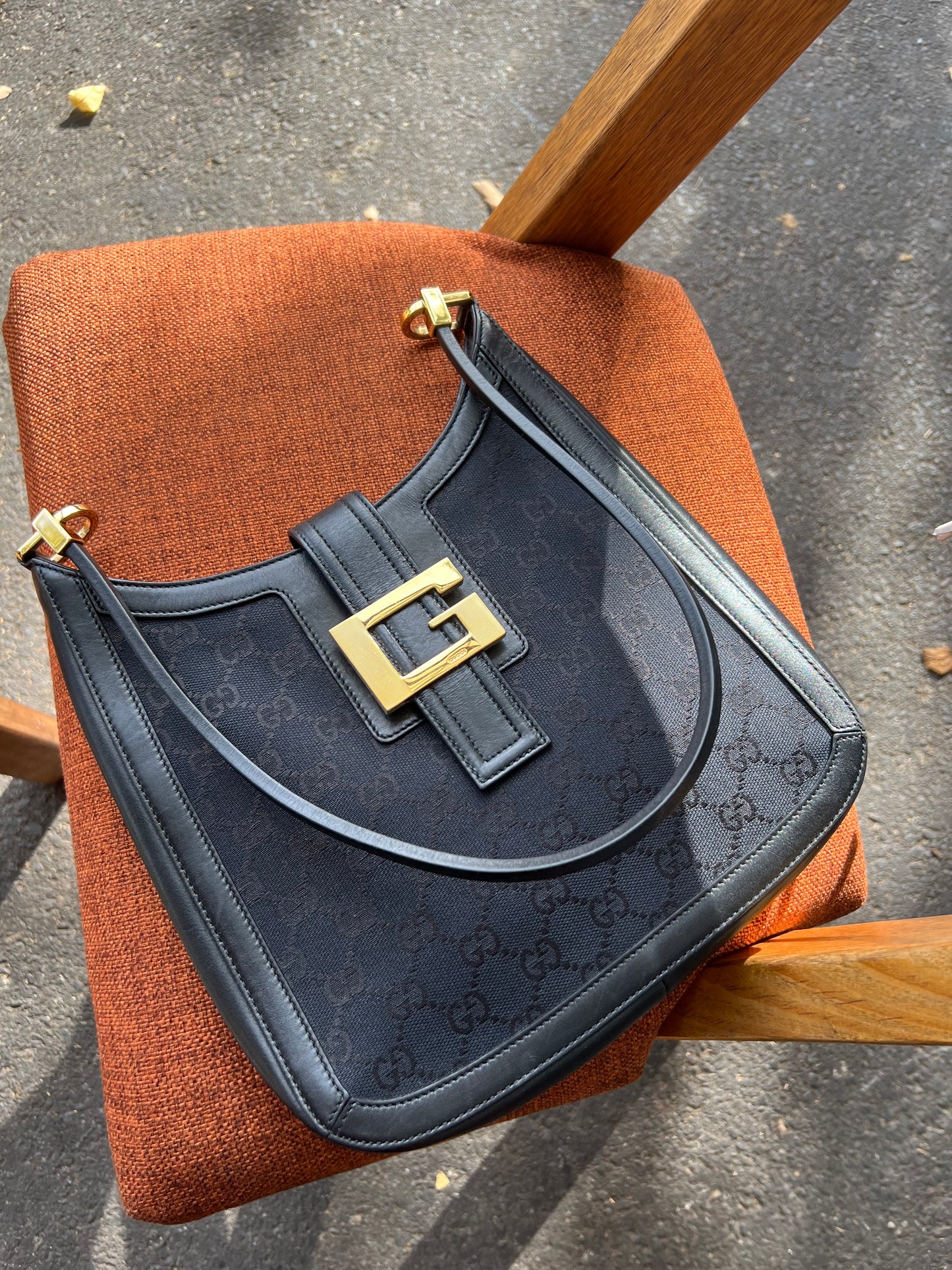 Pre-loved Gucci GG Canvas logo-appliqué G-plaque Shoulder Bag Black