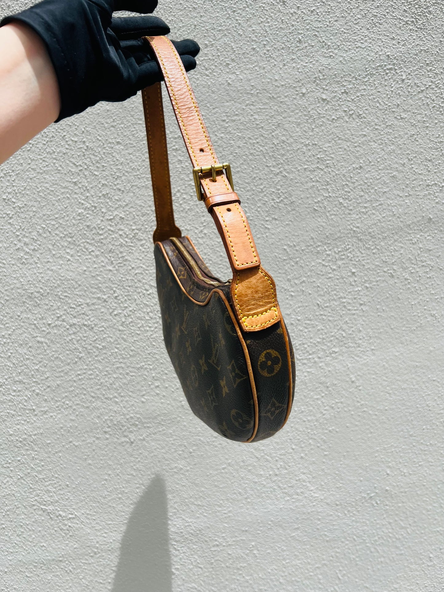 Pre-loved Louis Vuitton Pochette Croissant Shoulder Bag PM Monogram