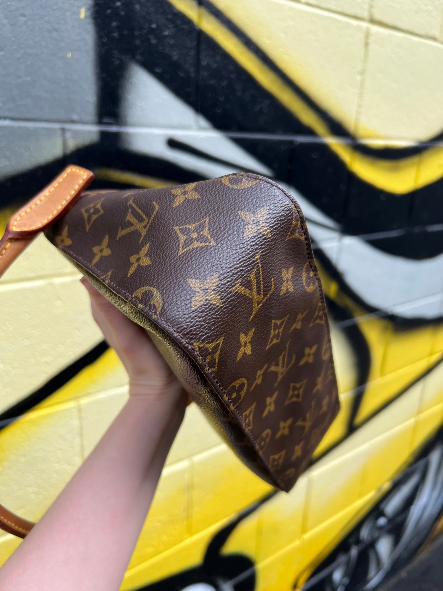 Pre-loved Louis Vuitton Looping PM Handbag Monogram