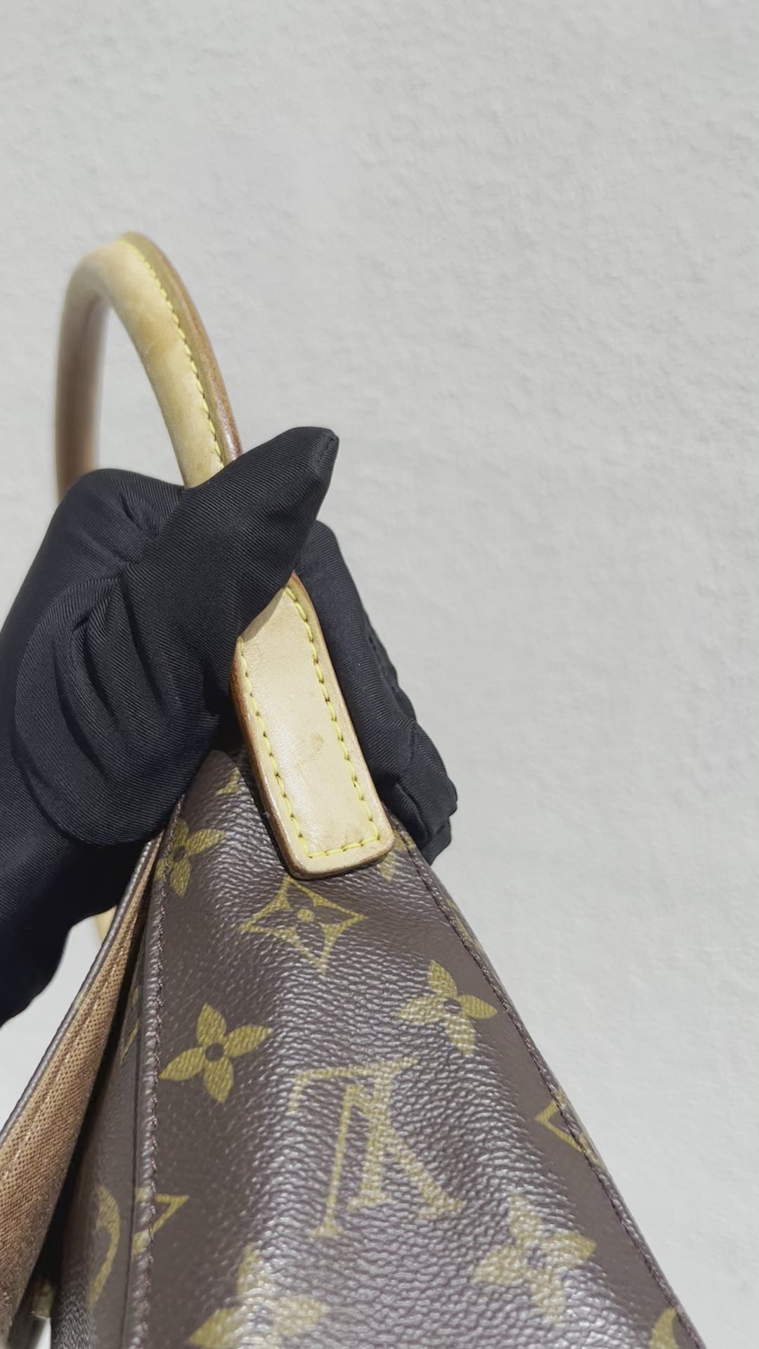 Pre-loved Louis Vuitton Looping PM Handbag Monogram – Vintage Muse