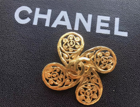Pre-loved Chanel Vintage 1990s Flower Motif CC Glod Plated Pin and Brooch