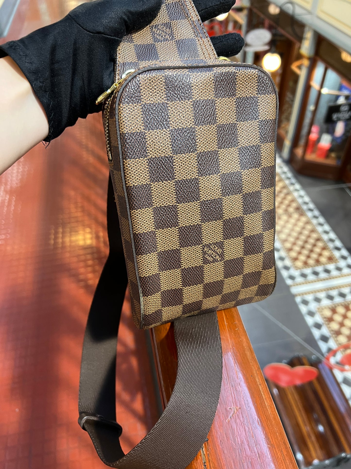 Pre-loved Louis Vuitton Geronimo Damier LeatherBag